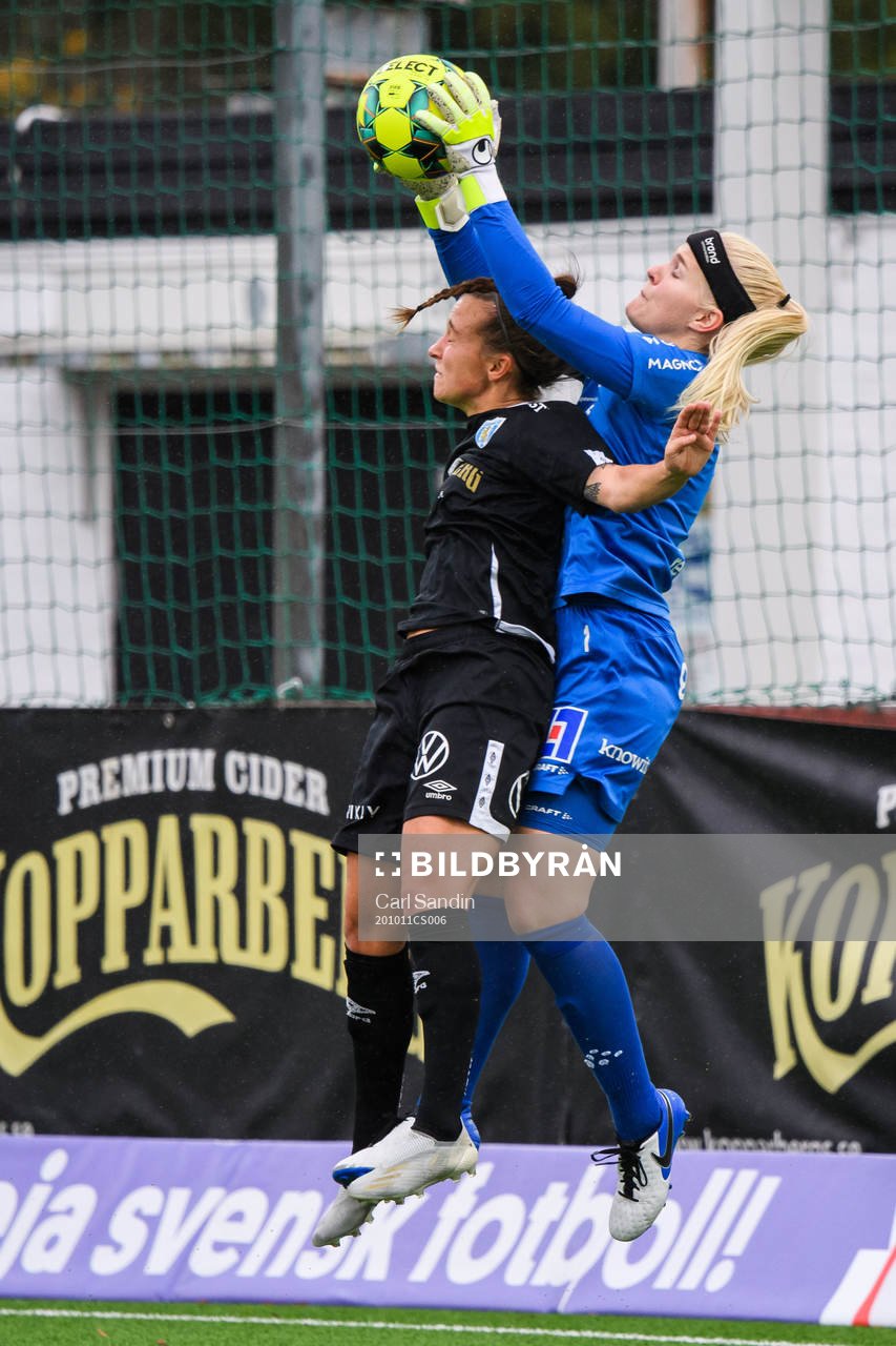 Göteborgs Julia Zigiotti Olme och Uppsalas målvakt Emma