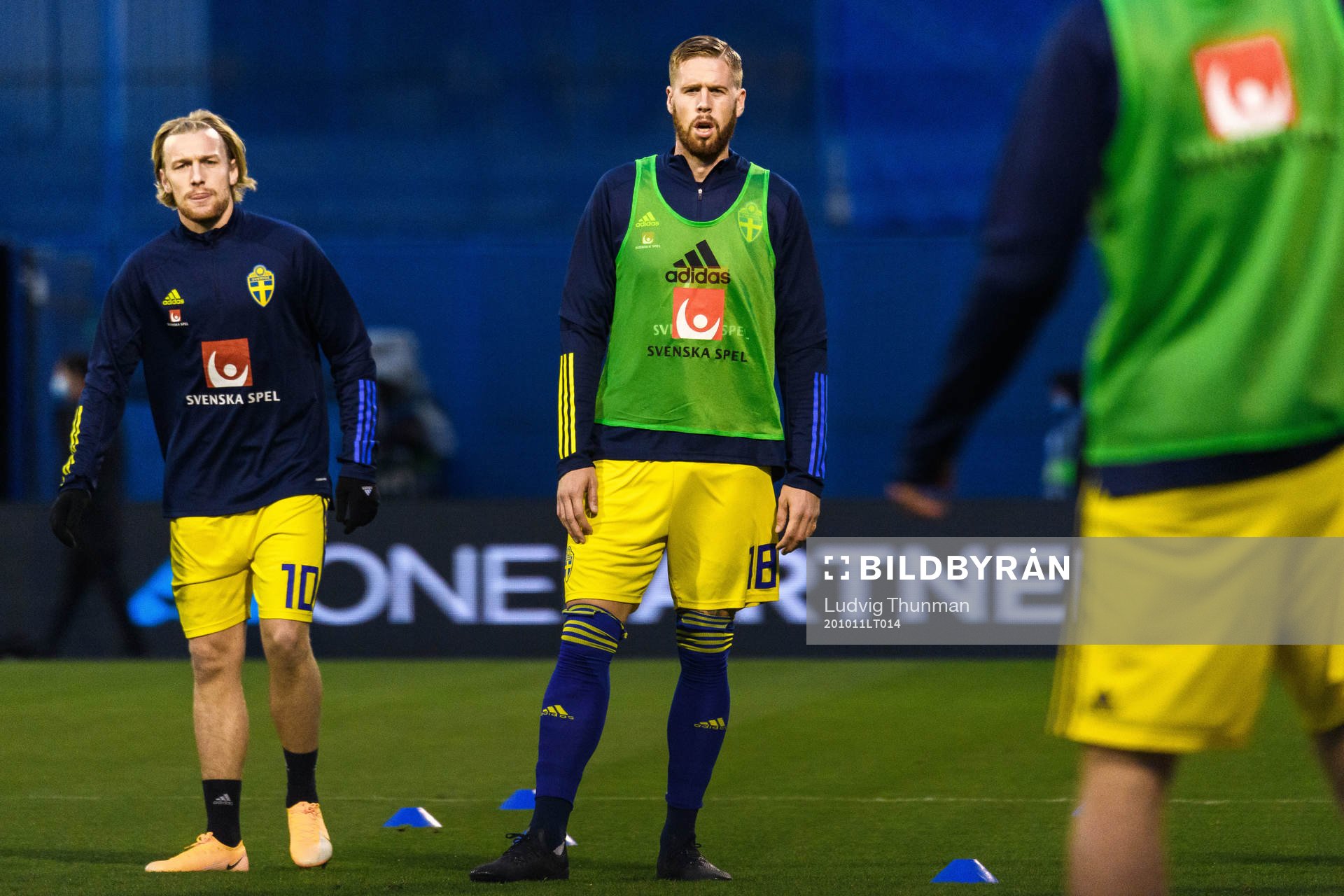 Emil Forsberg and Pontus Jansson of Sweden