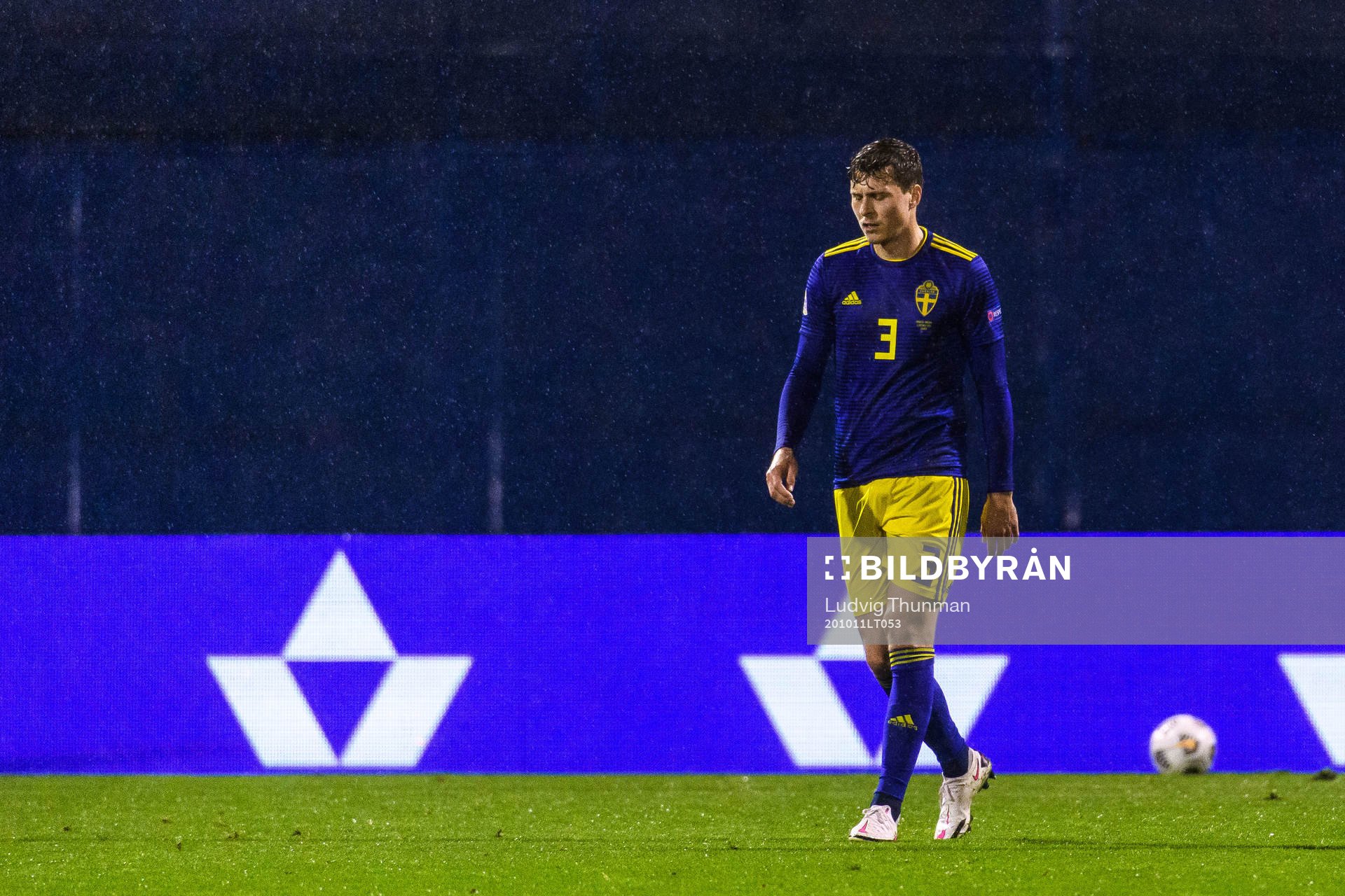 Victor Nilsson Lindelöf of Sweden looks dejected