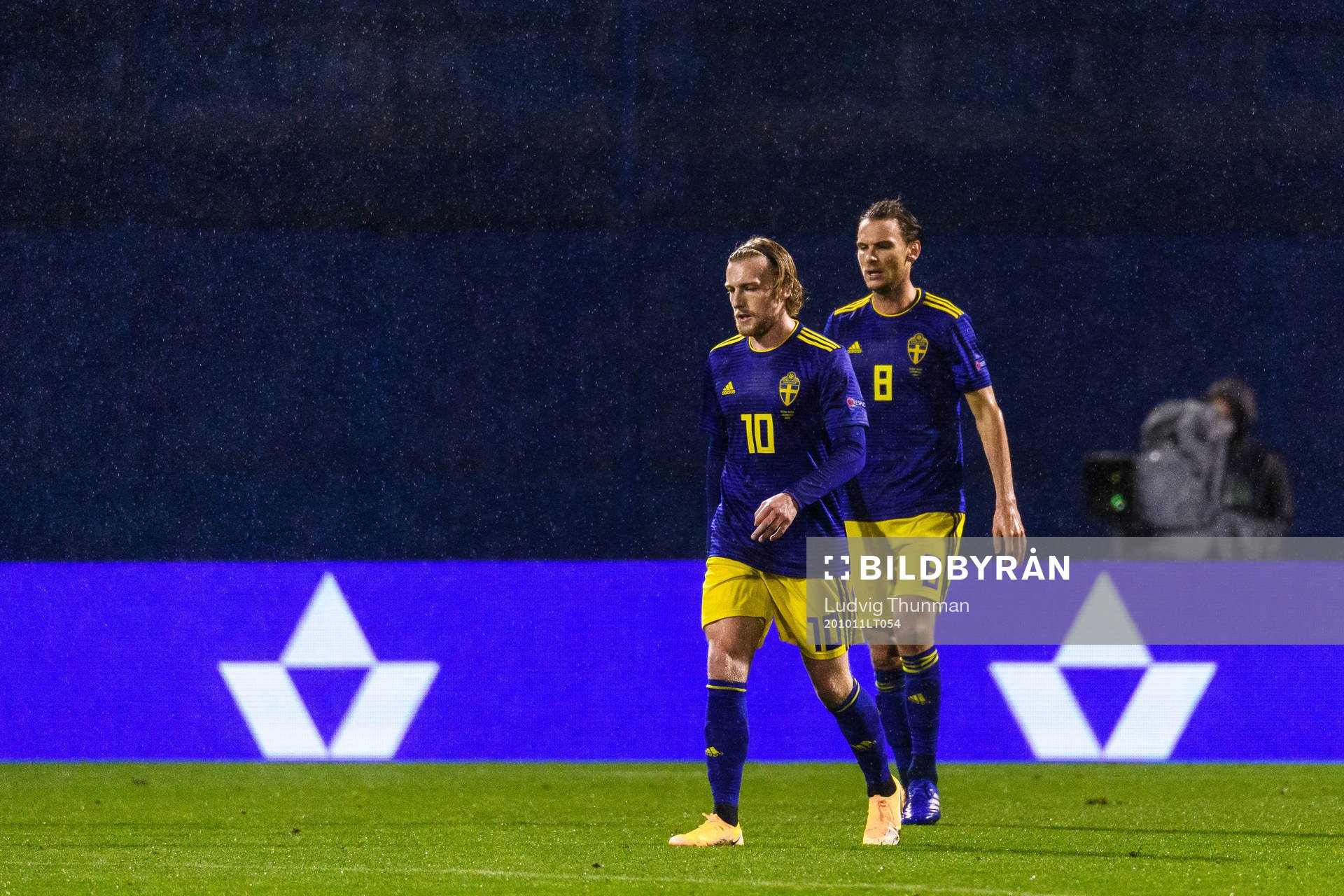 Emil Forsberg and Albin Ekdal of Sweden look dejected