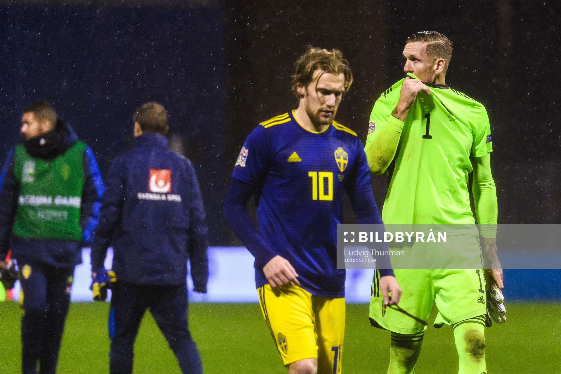 Emil Forsberg and goalkeeper Robin Olsen of Sweden look