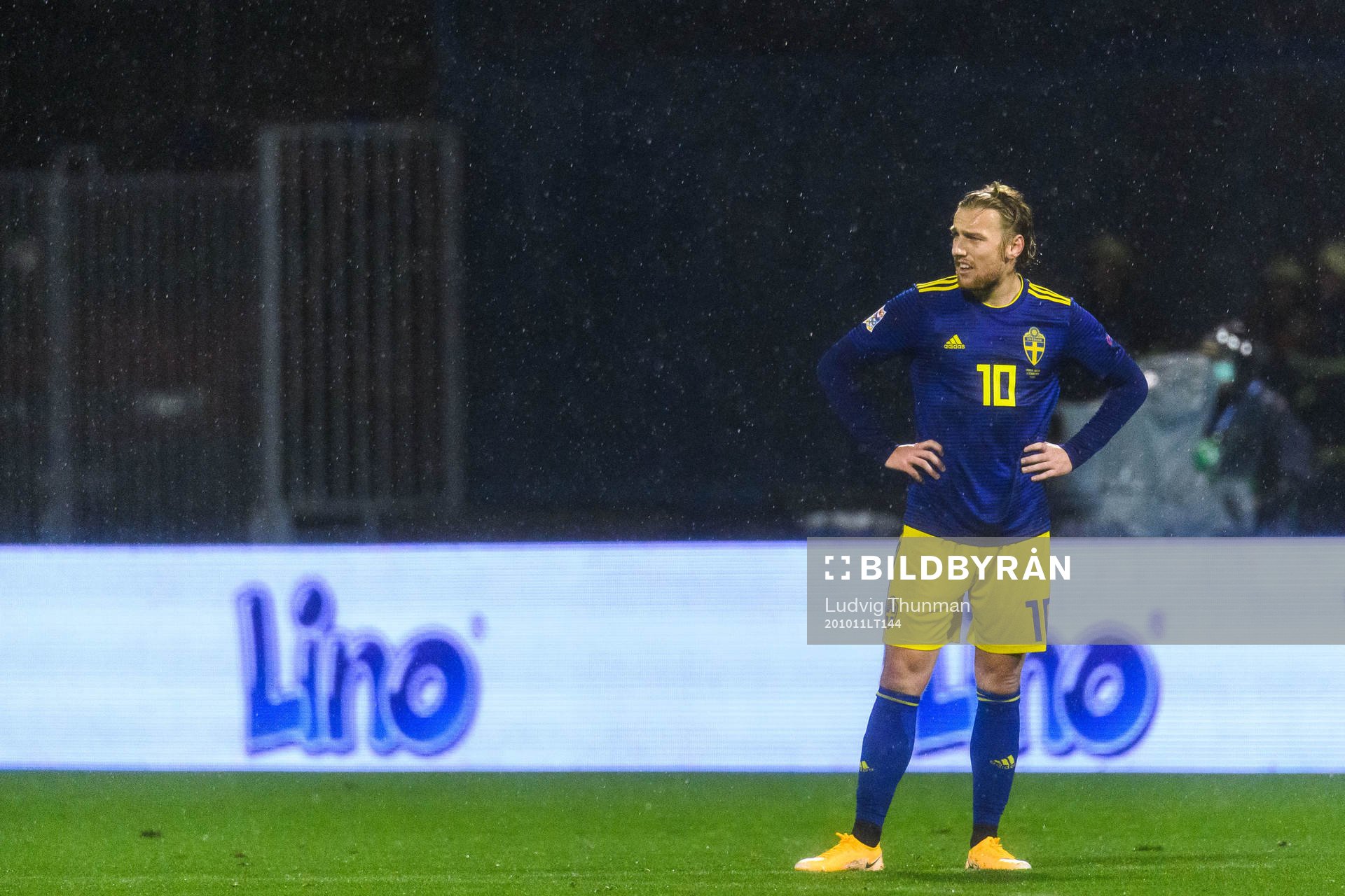 Emil Forsberg of Sweden looks dejected