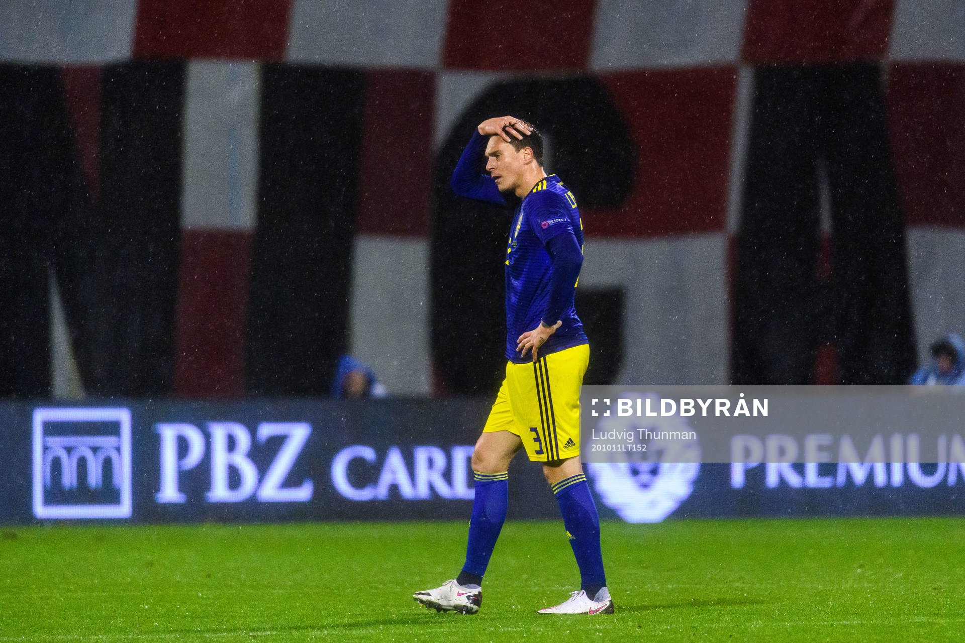 Victor Nilsson Lindelöf of Sweden looks dejected