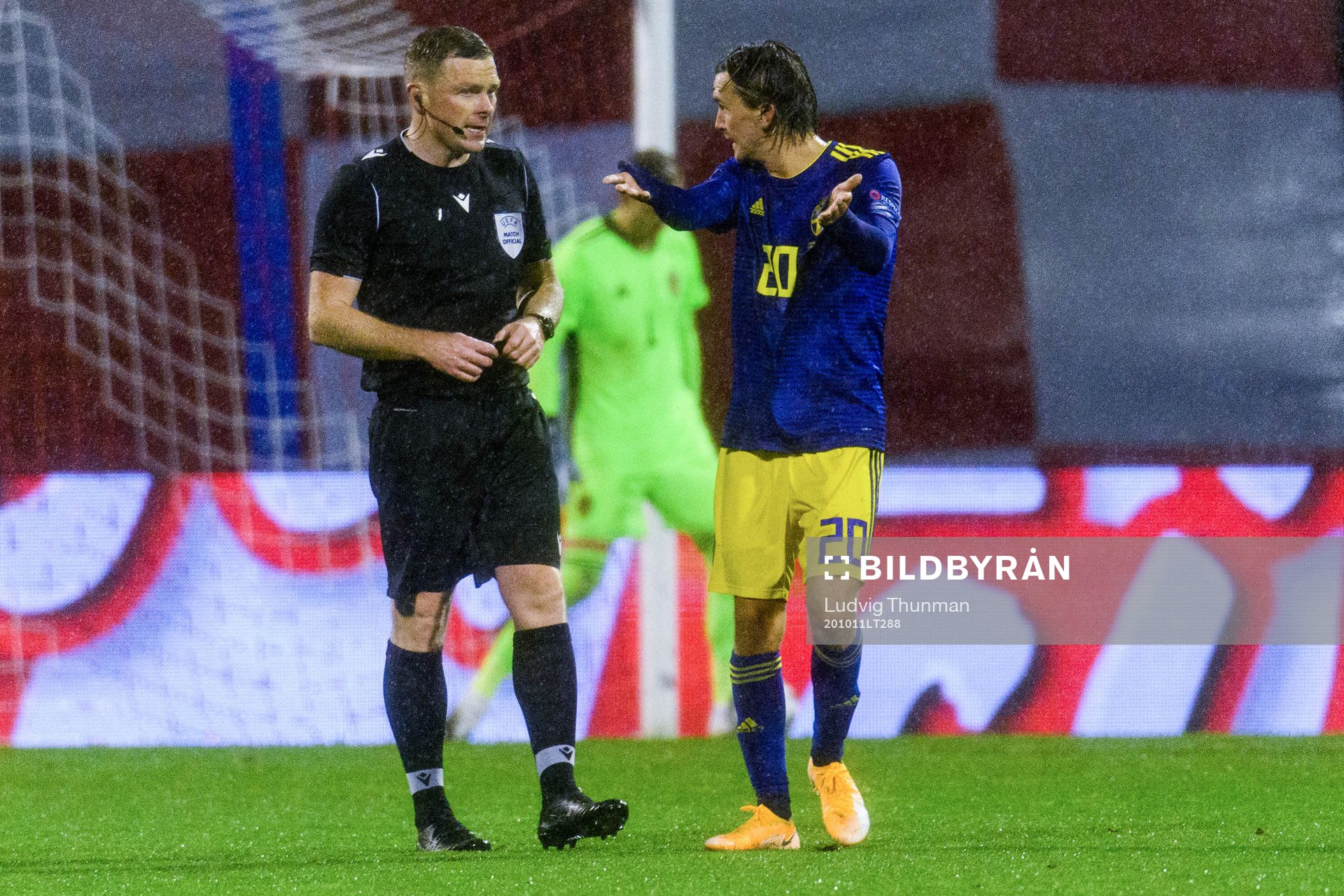 Referee John Beaton and Kristoffer Olsson