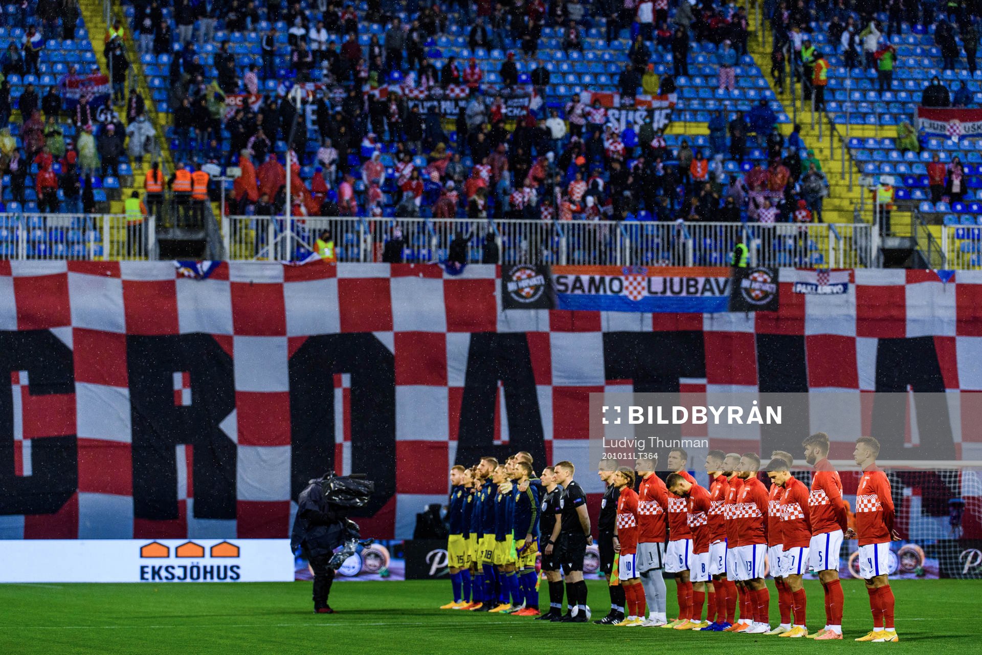 Teams line up