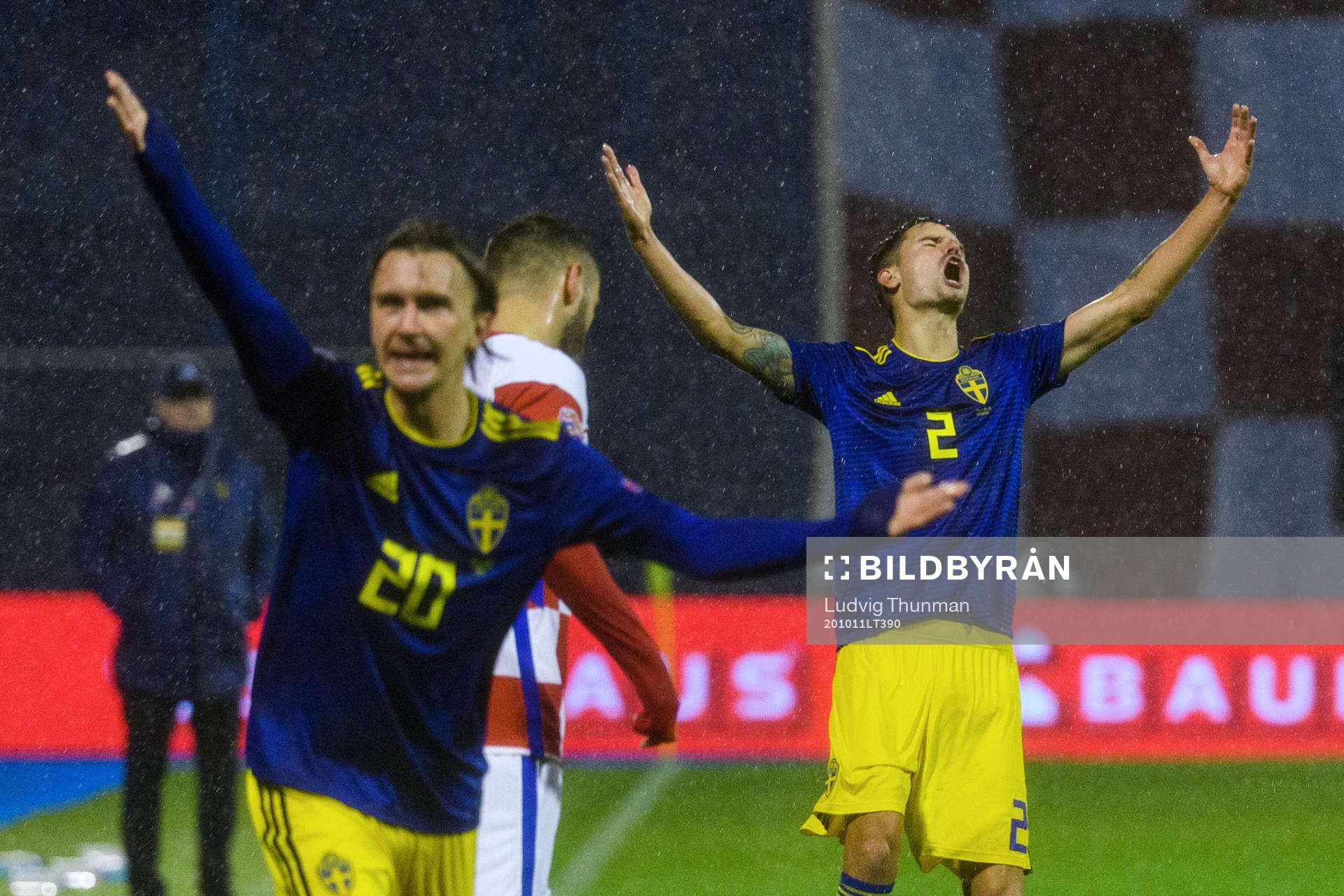 Kristoffer Olsson and Mikael Lustig of Sweden reacts