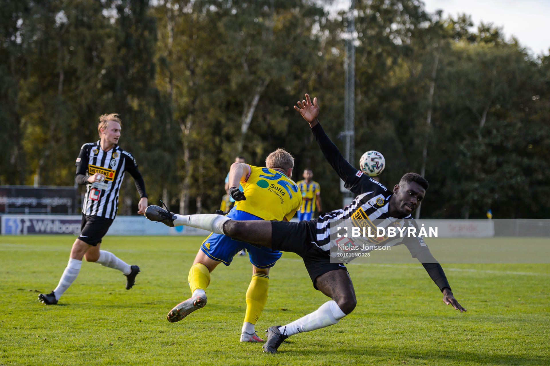 Eskilsminnes Emil Åberg och Landskronas Patrick Nwadike