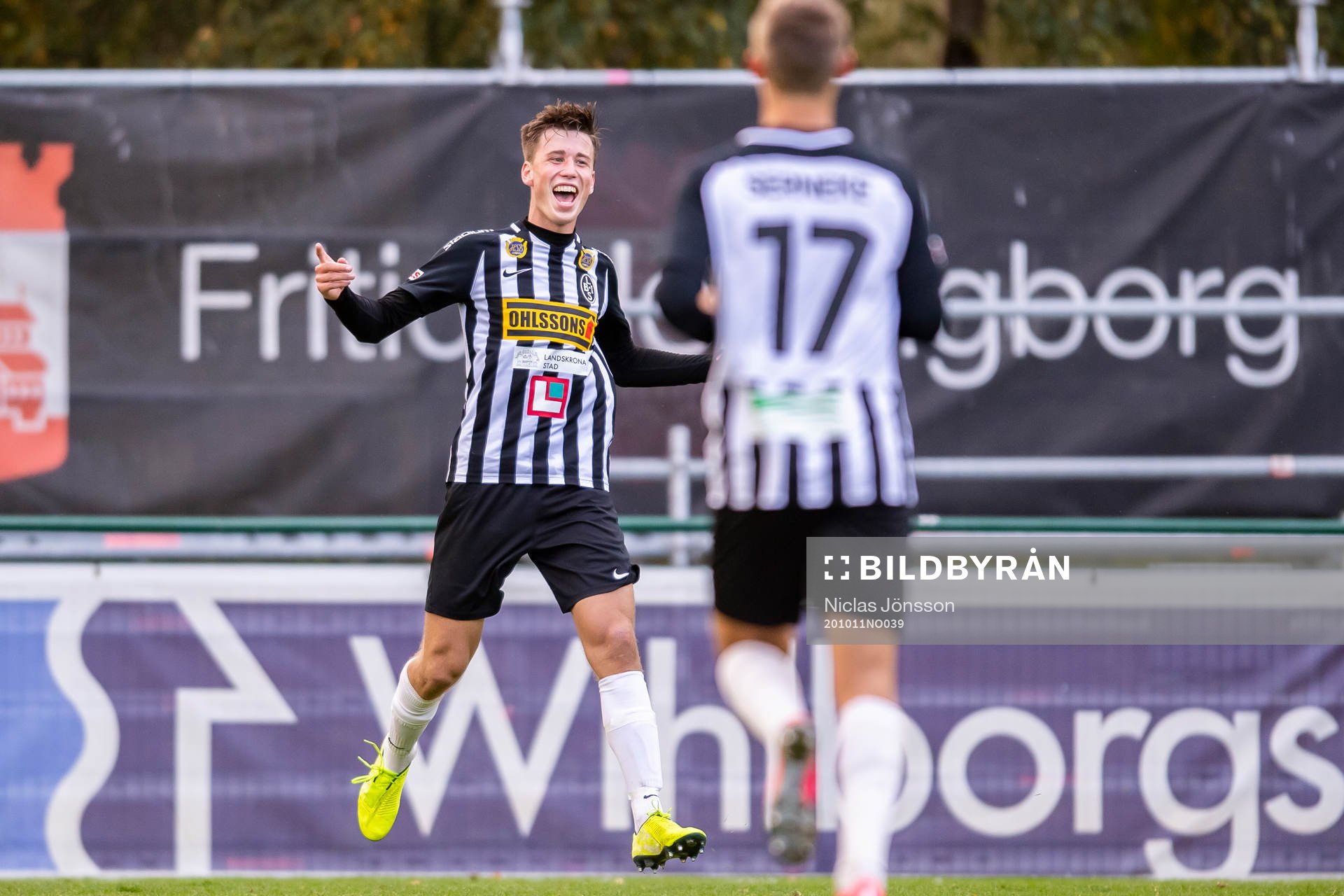 Landskronas Filip Olsson jublar efter 1-0 under fotbollsmatchen i Division 1 södra mellan Eskilsminne och Landskrona den 11 oktober 2020 i Helsingborg.