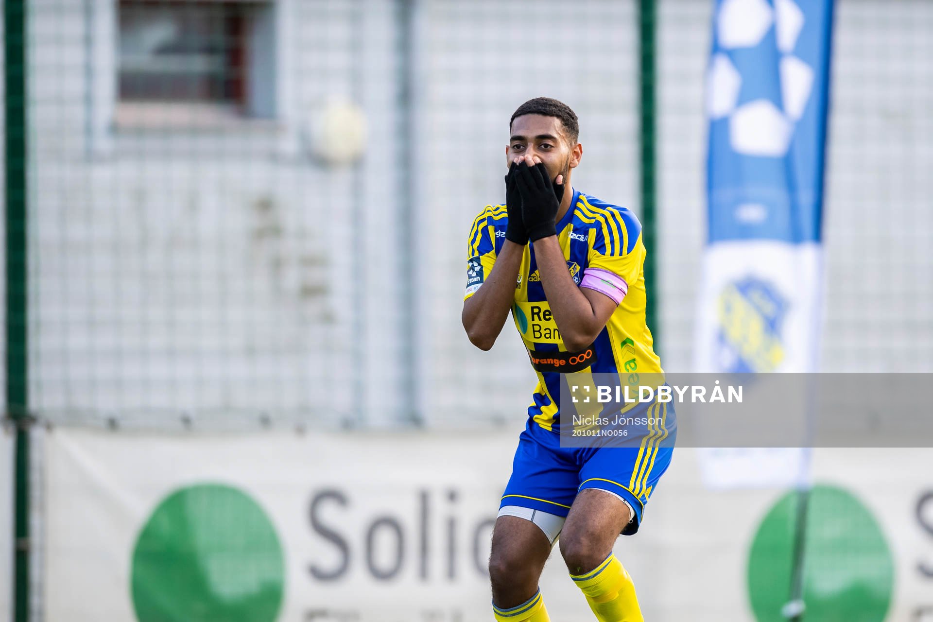 Eskilsminnes Yonathan Getachew  reagerar