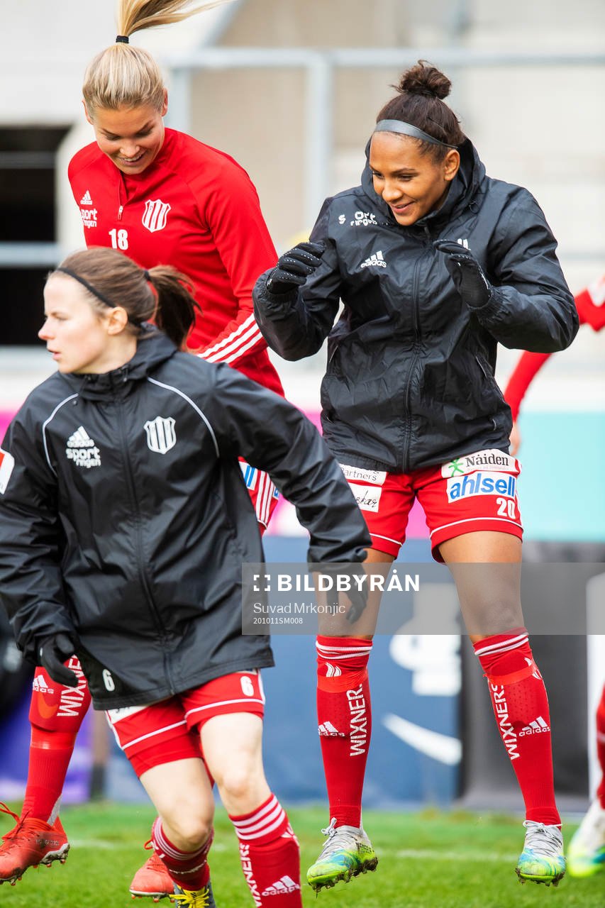 Piteås Nina Jakobsson och Madelen Janogy