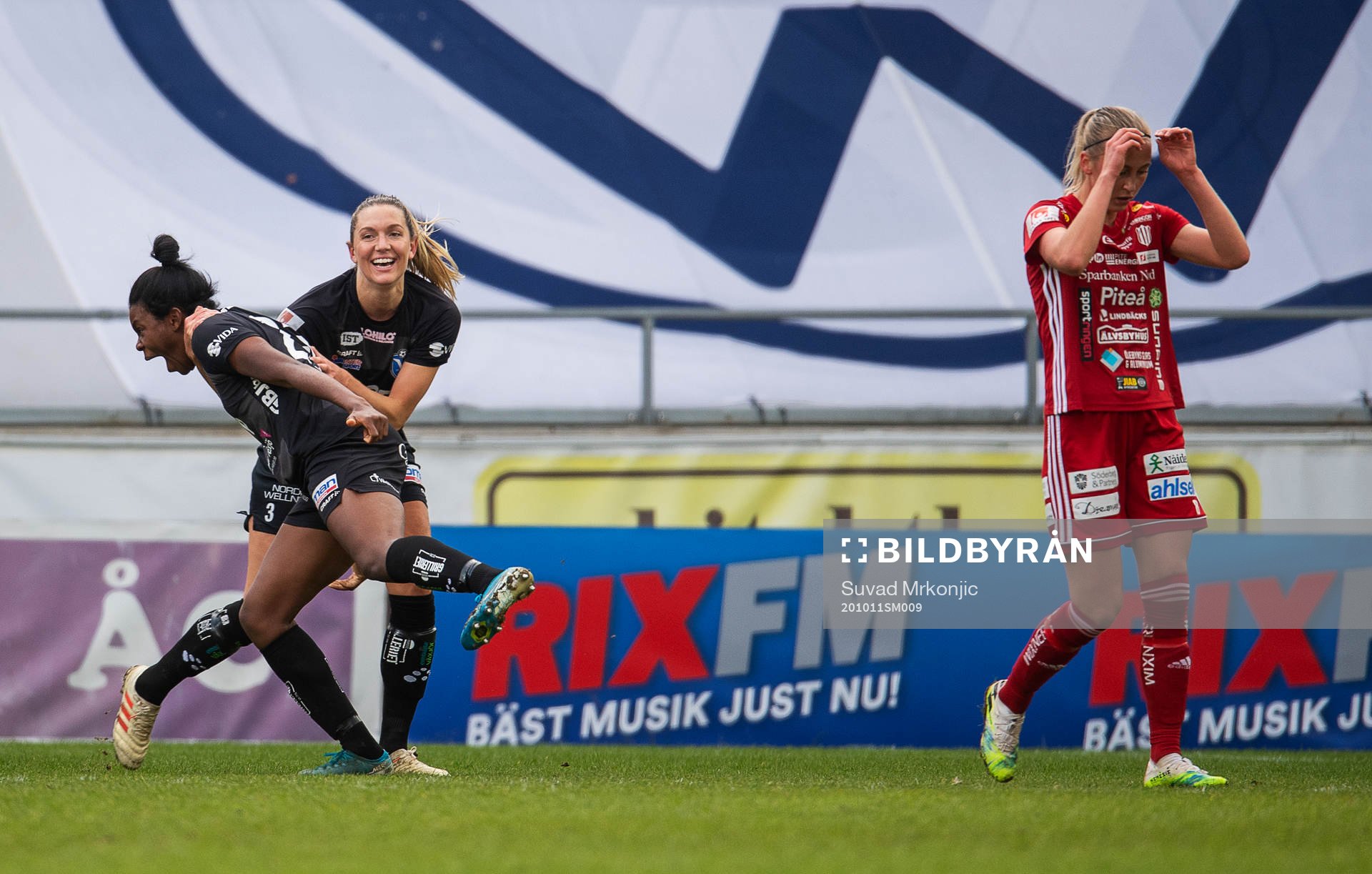 Växjös Ini-Abasi Umotong jublar efter 1-0 under fotbollsmatchen i Damallsvenskan mellan Växjö och Piteå den 11 oktober 2020 i Växjö.