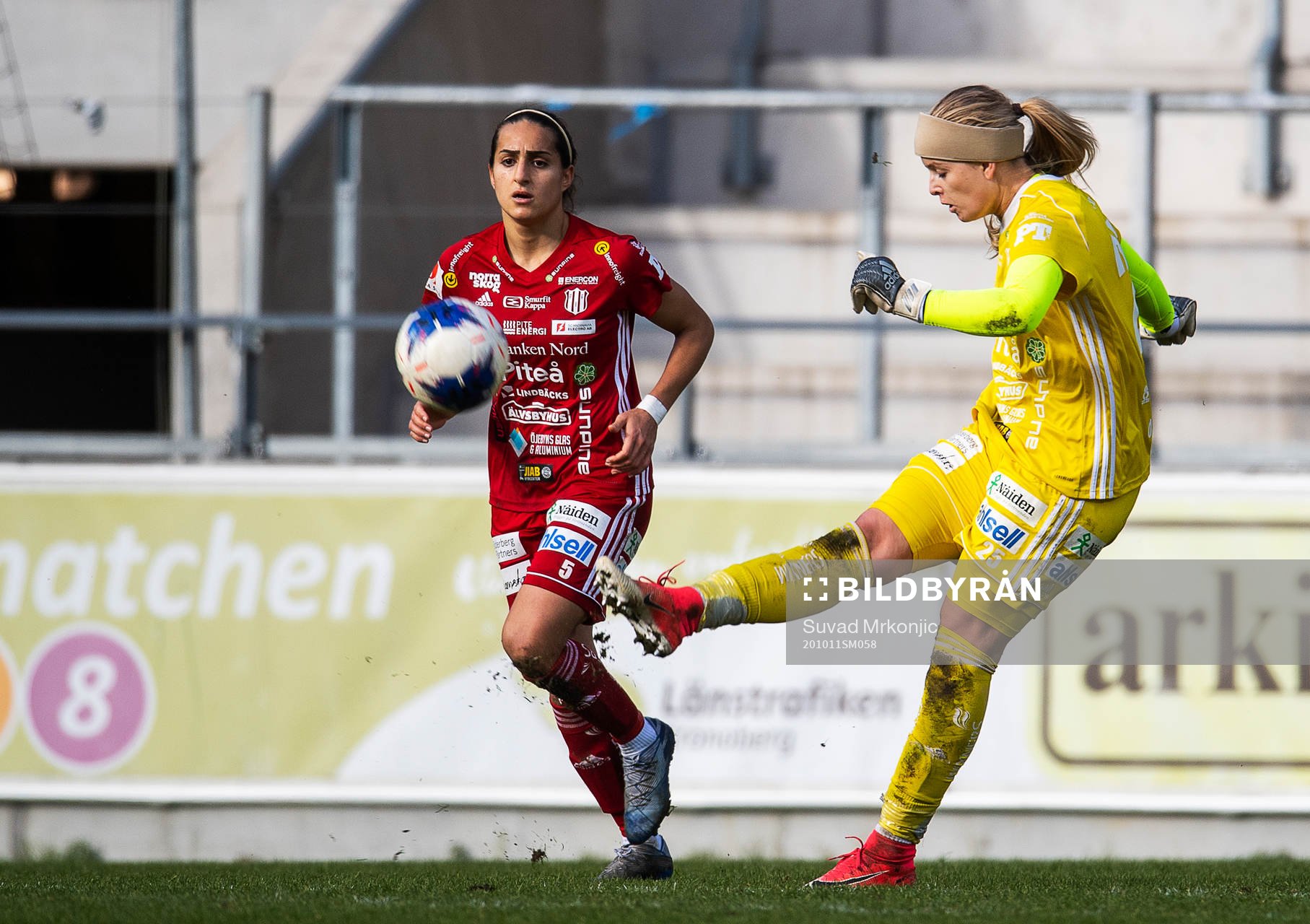 Piteås målvakt Guro Pettersen under fotbollsmatchen i Damallsvenskan mellan Växjö och Piteå den 11 oktober 2020 i Växjö.