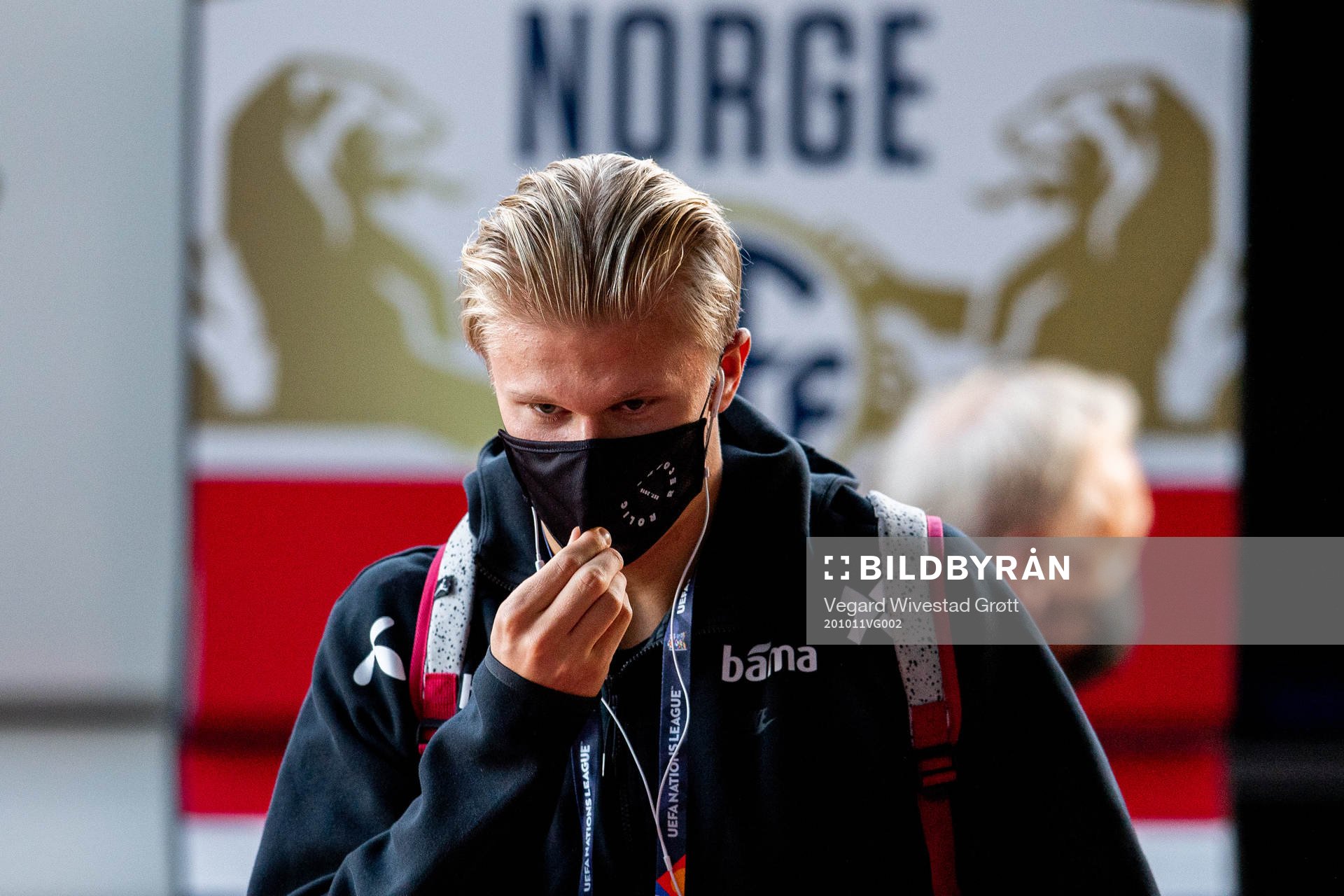 Erling Braut Haaland of Norway arrives wearing a face mask