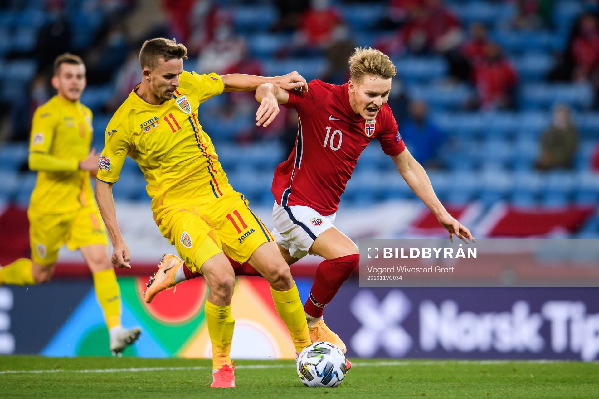 Nicusor Bancu of Romania and Martin Ødegaard of Norway