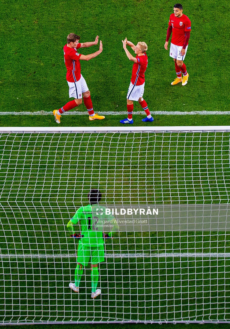 Alexander Sørloth of Norway celebrates with teammates