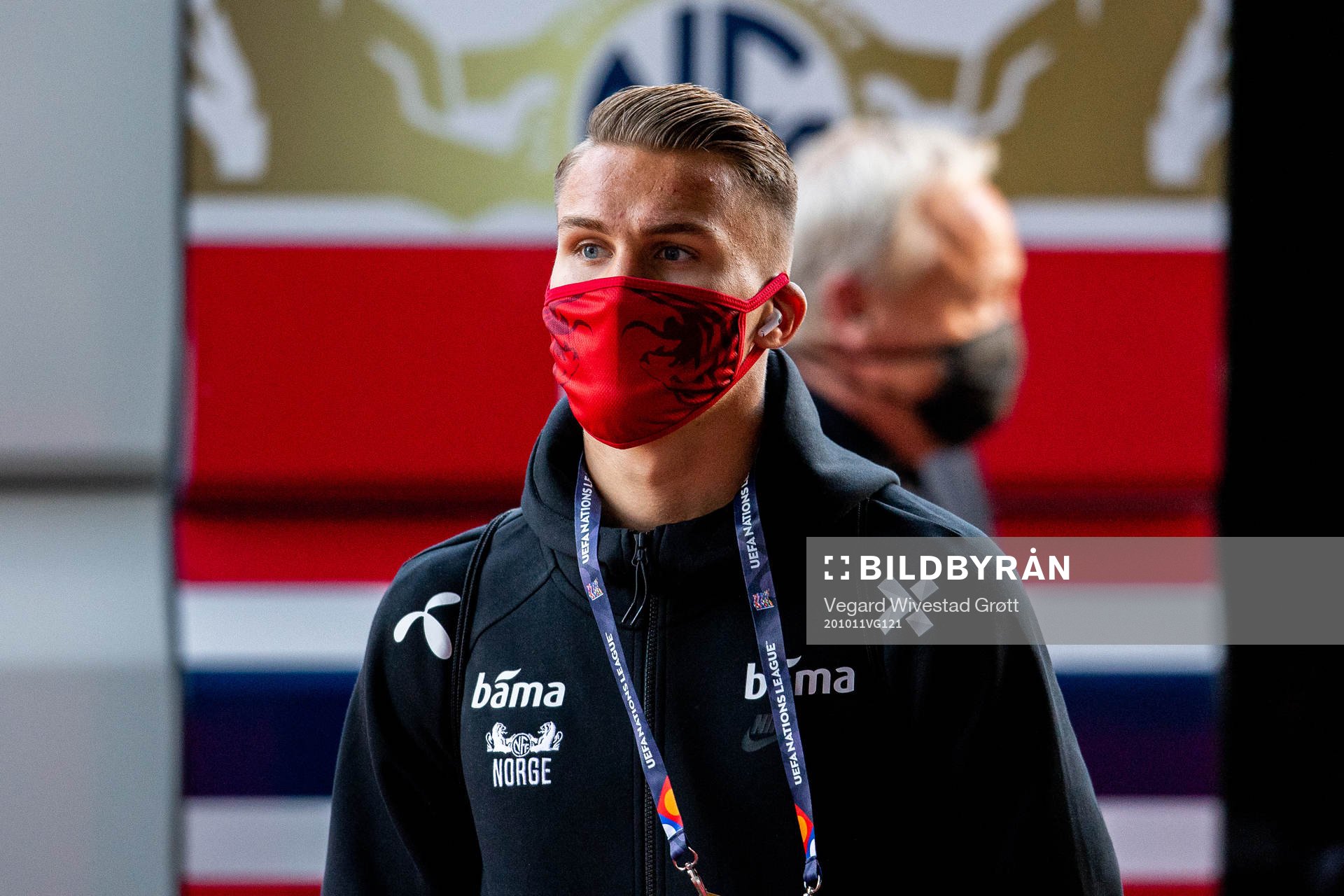 Leo Skiri Østigård of Norway arrives wearing a face mask