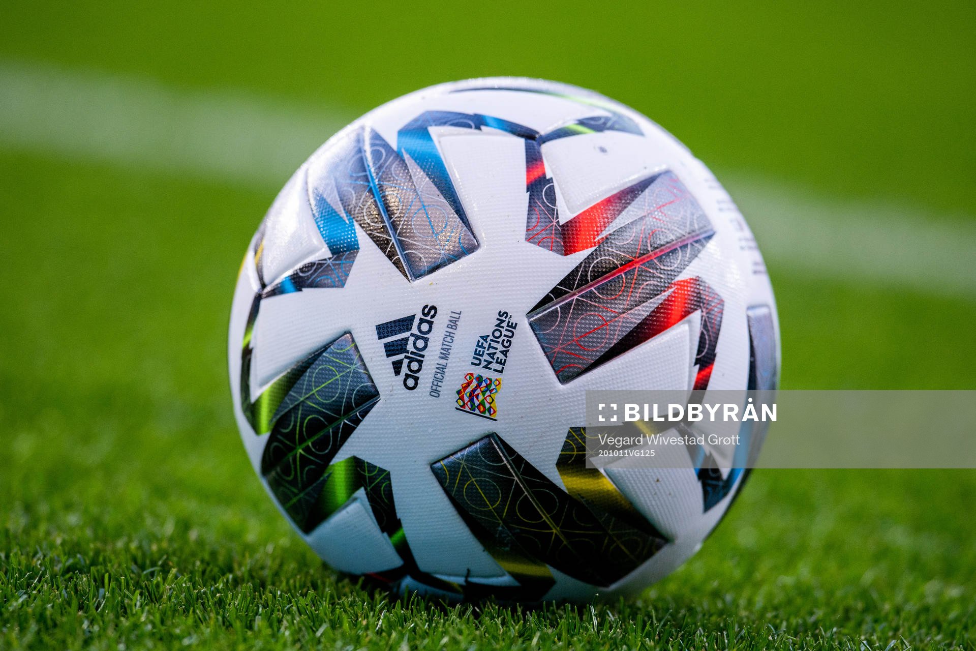 The official matchball