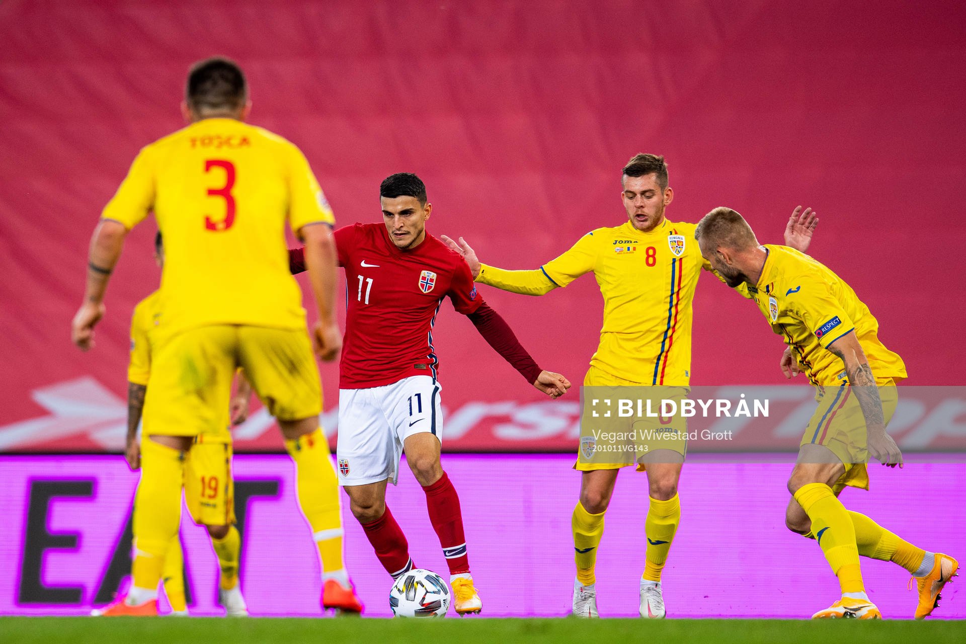Mohamed «Moi» Elyounoussi of Norway and Alexandru