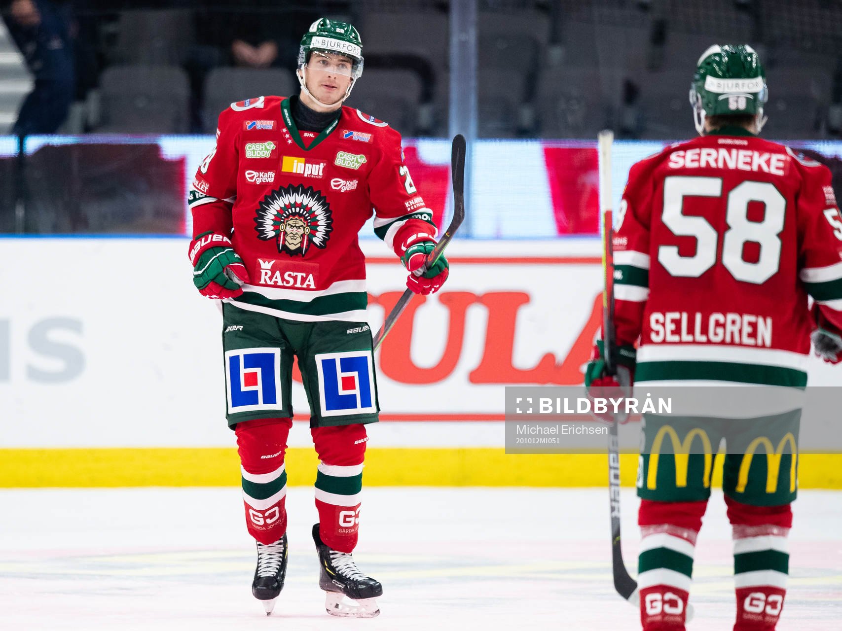 Frölundas Johan Sundström jublar med Jesper Sellgren