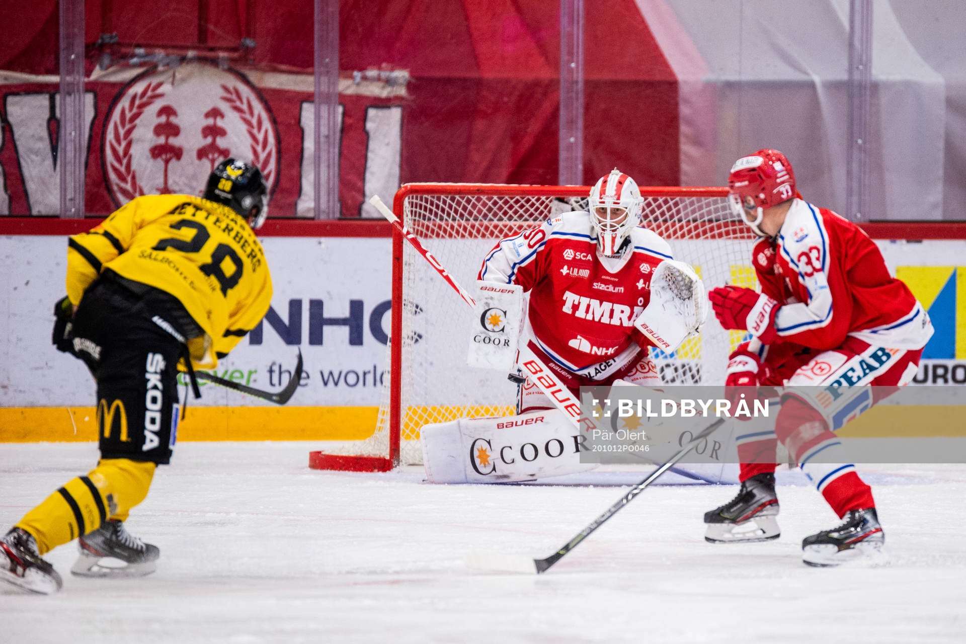 Västerås Lukas Zetterberg och Timrås målvakt Jacob