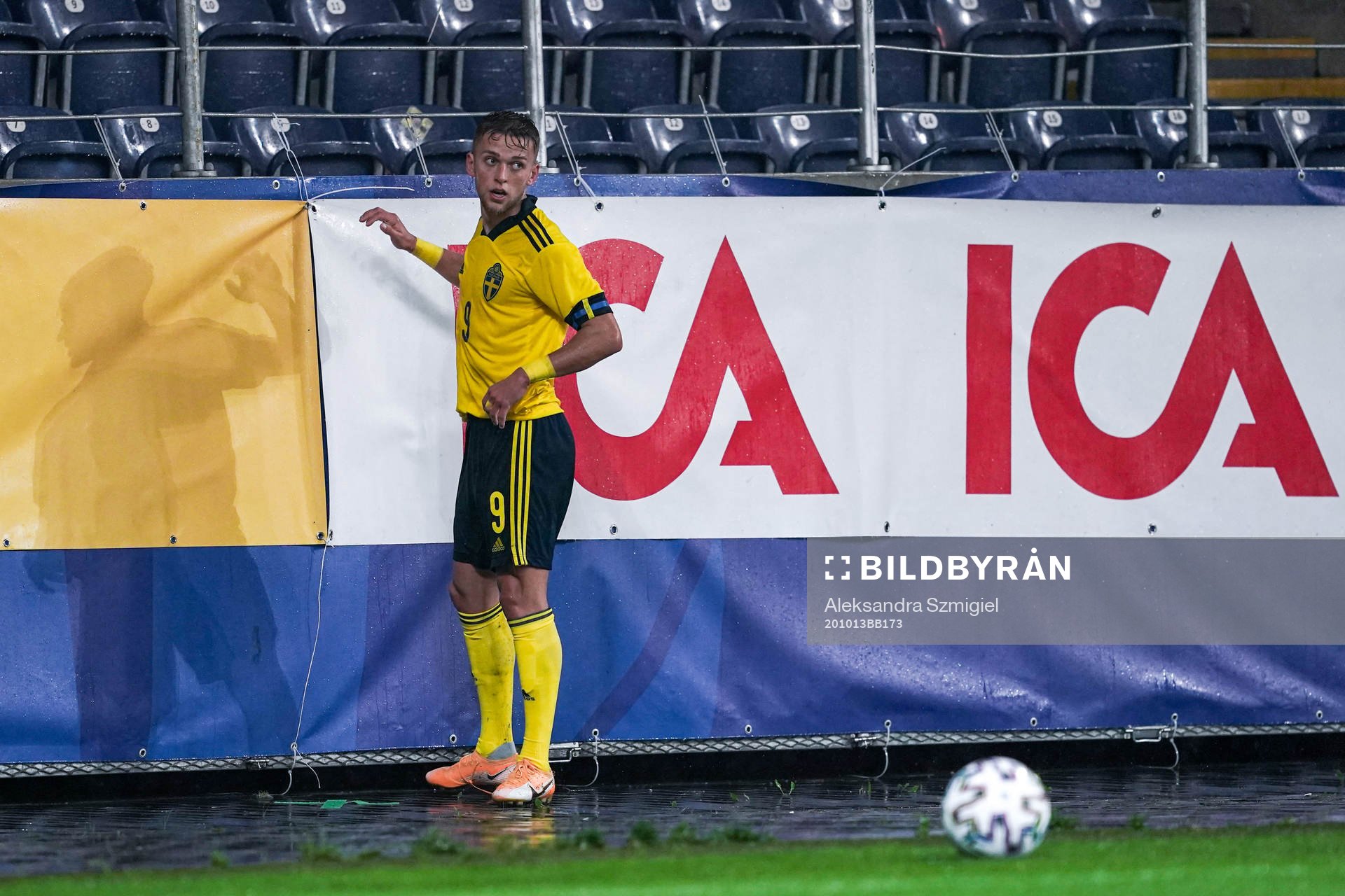 Jesper Karlsson of Sweden celebrates