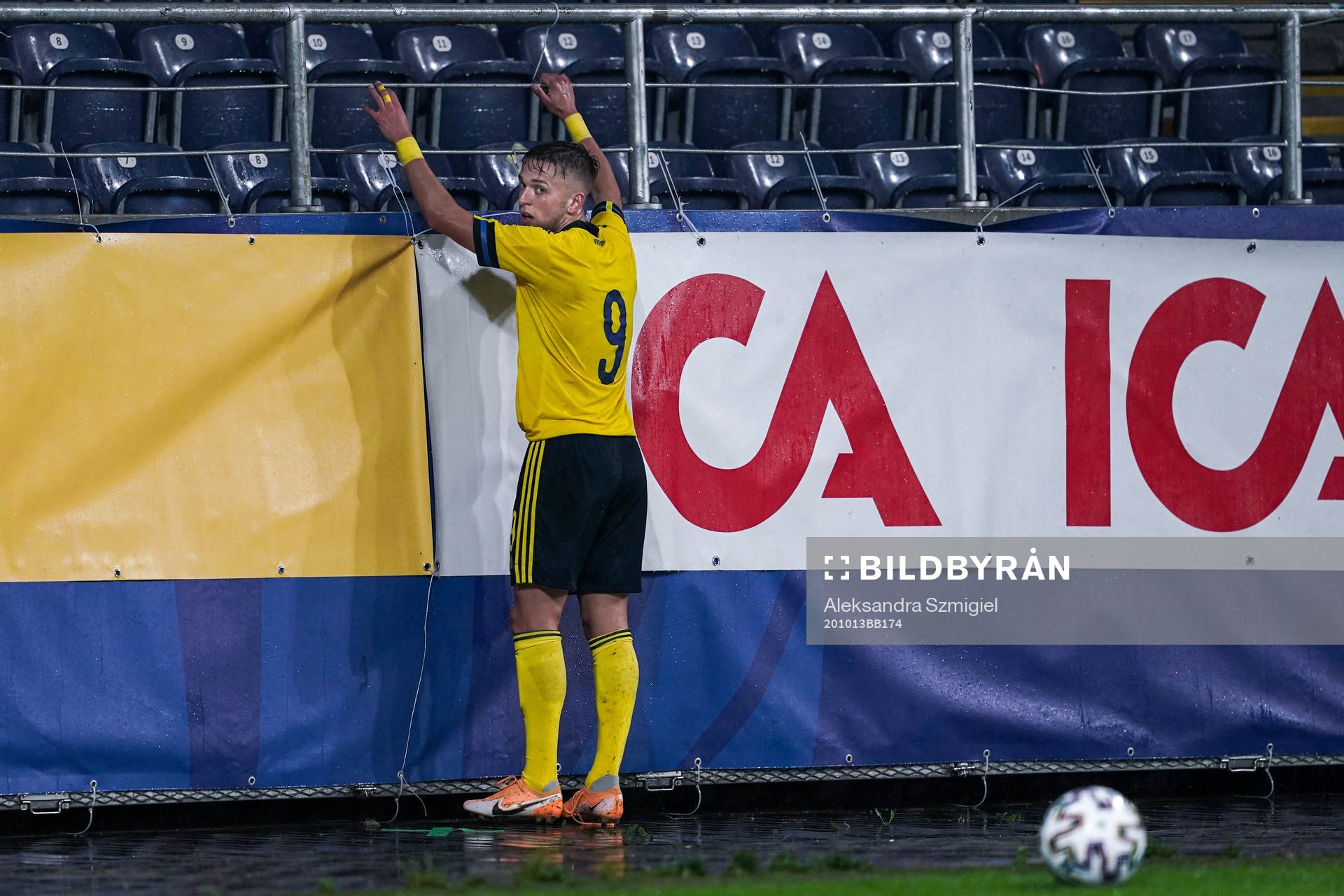 Jesper Karlsson of Sweden celebrates