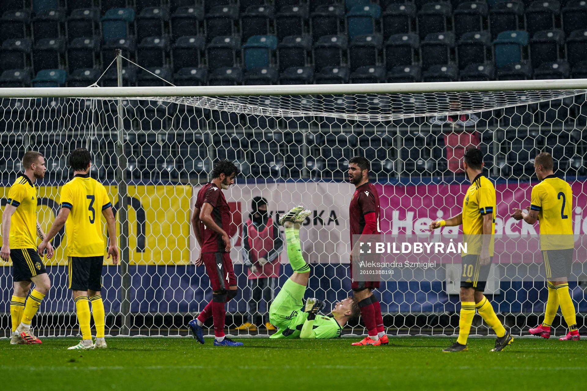 Goalkeeper Pontus Dahlberg of Sweden