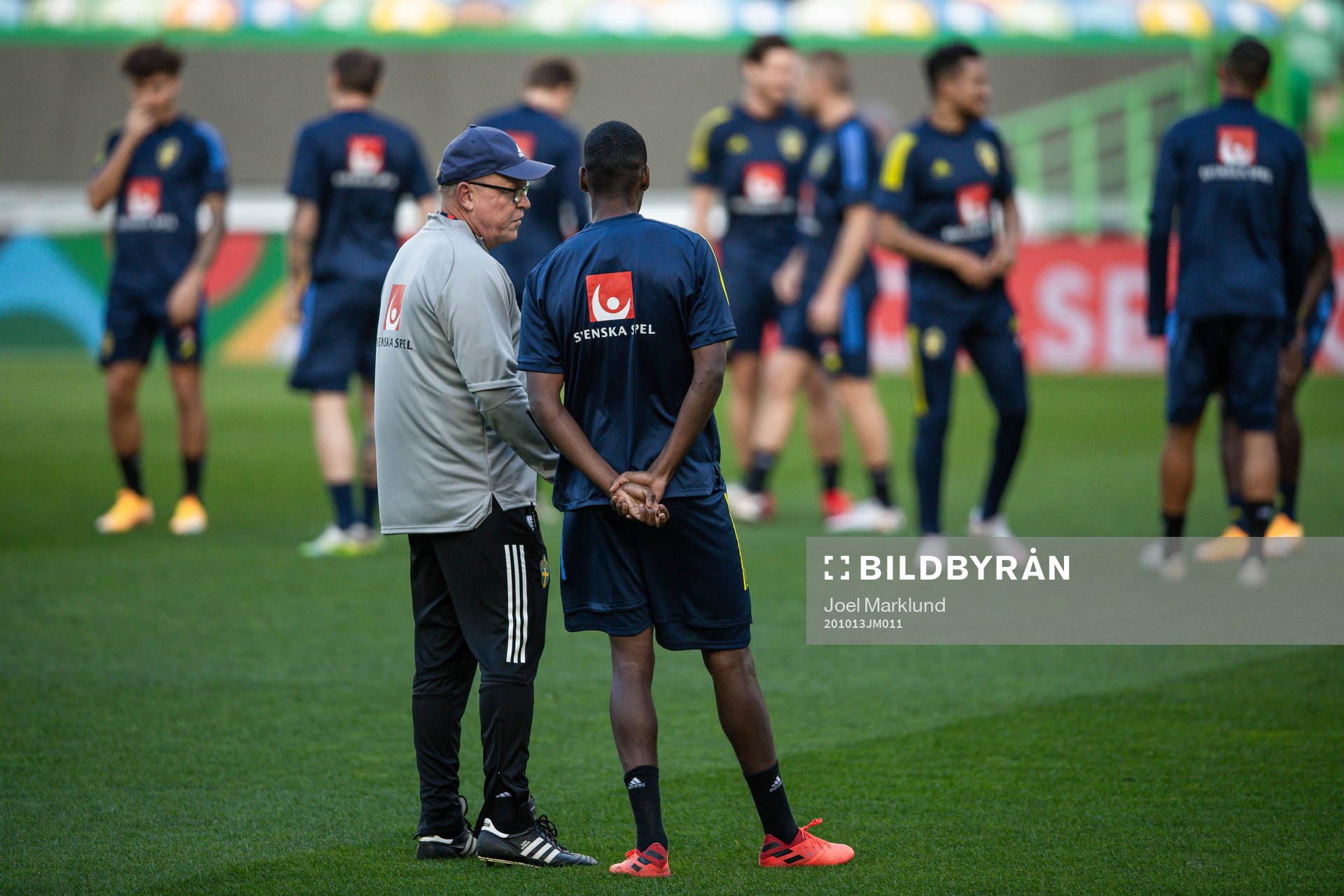Head coach Janne Andersson and Alexander Isak of the