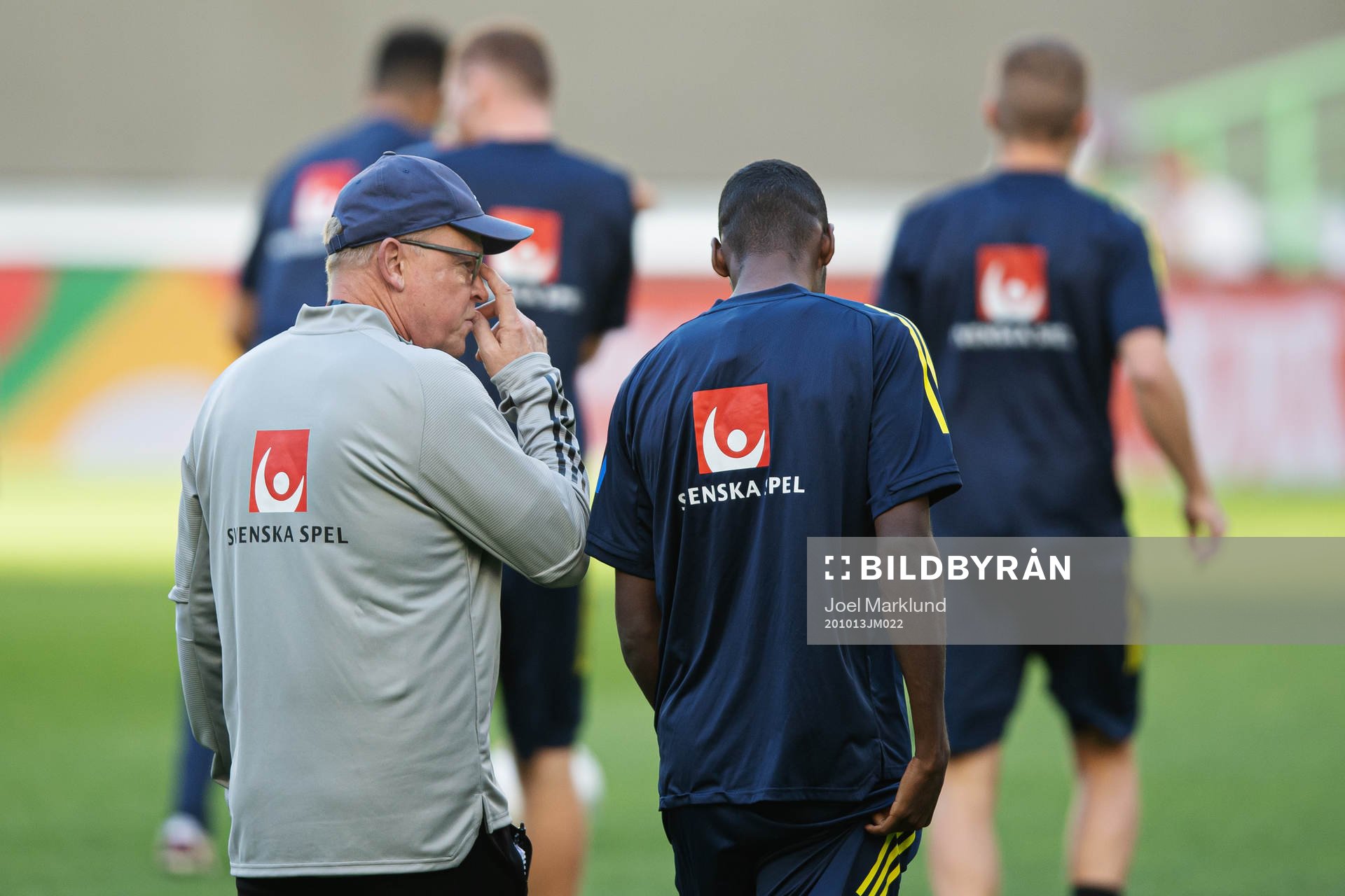 Head coach Janne Andersson and Alexander Isak of the