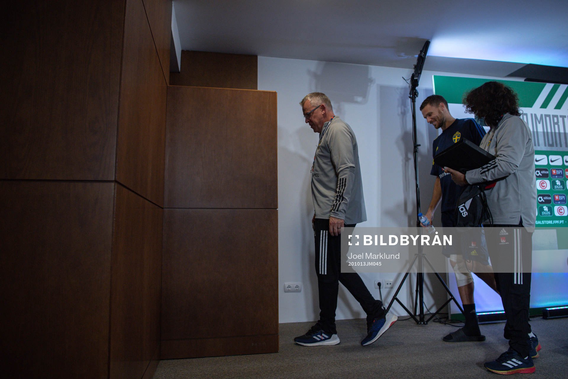 Press officer Ester Kristiansson, head coach Janne