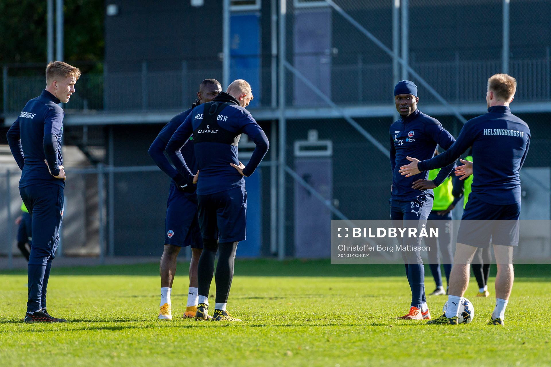 Helsingborgs spelare i en diskussion