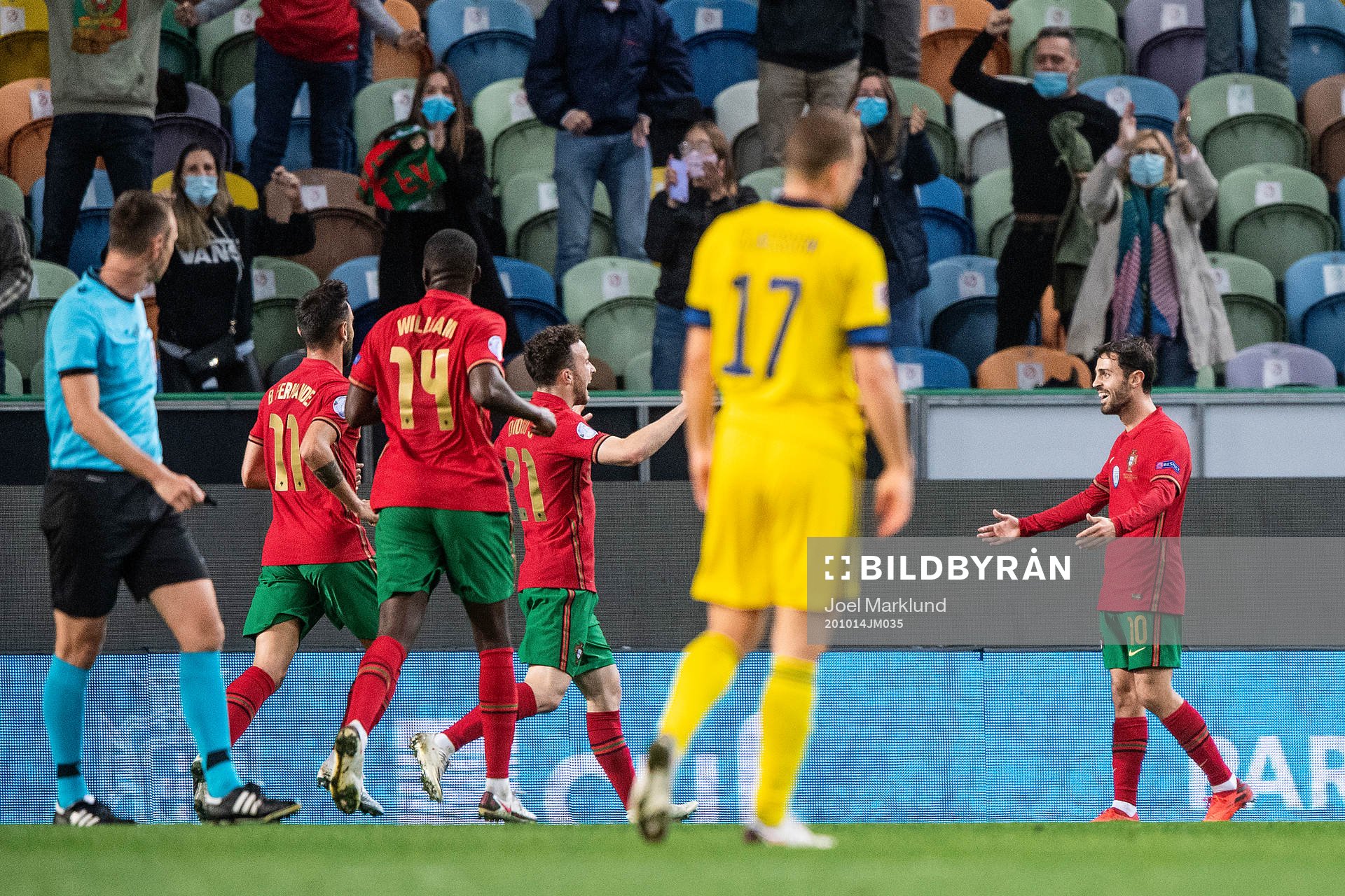 Bernardo Silva of Portugal celebrates