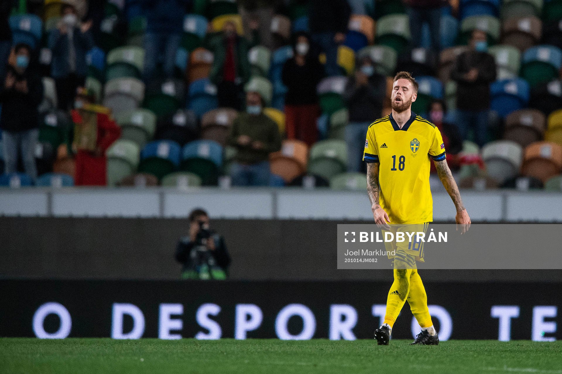 Pontus Jansson of Sweden looks dejected