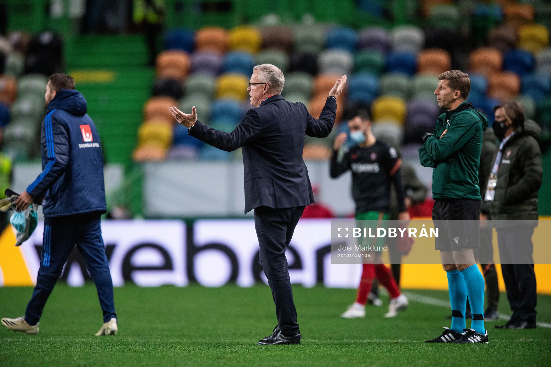 head coach Janne Andersson of Sweden looks dejected