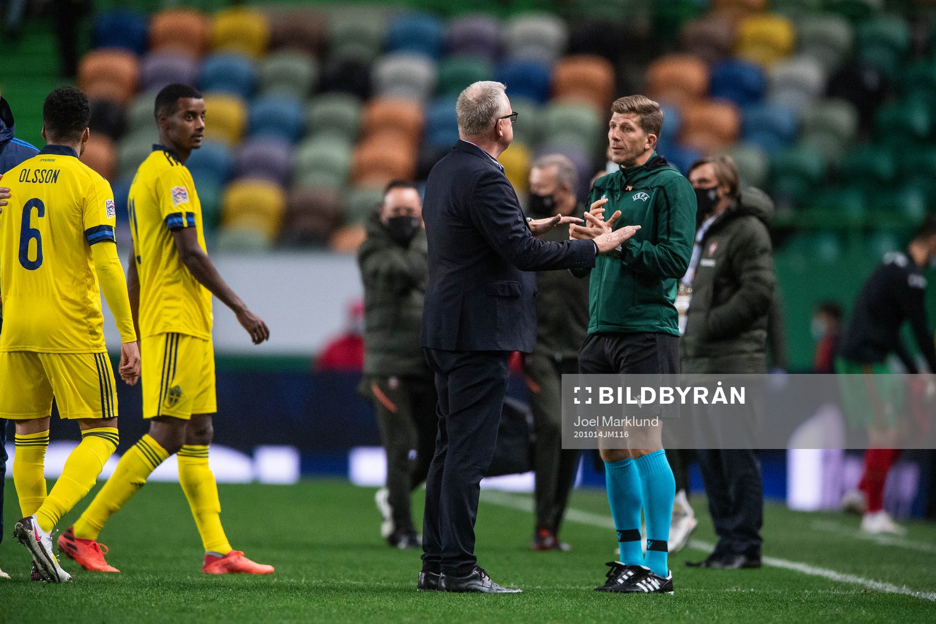 head coach Janne Andersson of Sweden in a discussion with the fourth official after the Nations League football match between Portugal and Sweden on October 14, 2020 in Lisbon.