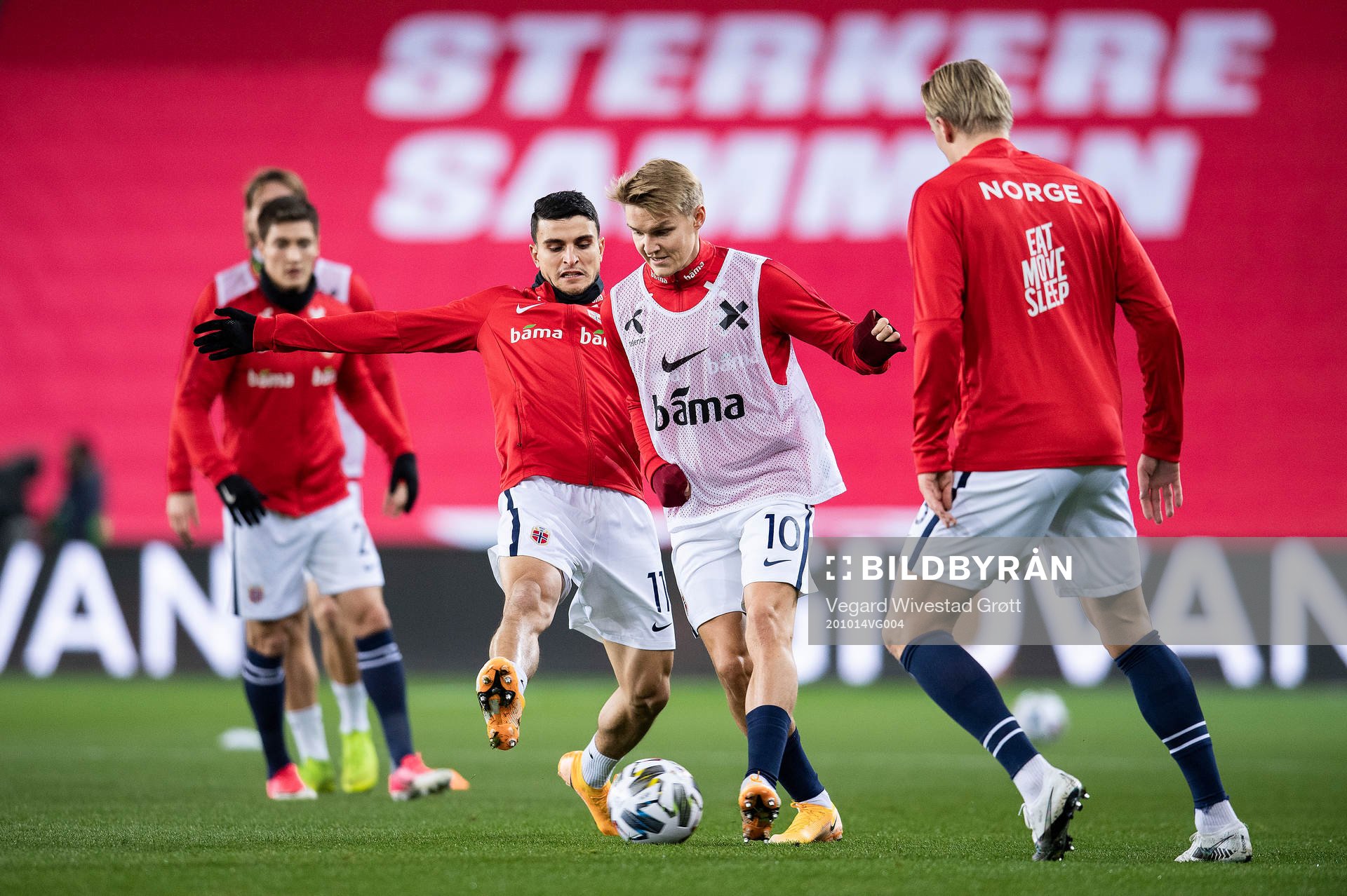 Mohamed «Moi» Elyounoussi and Martin Ødegaard of Norway