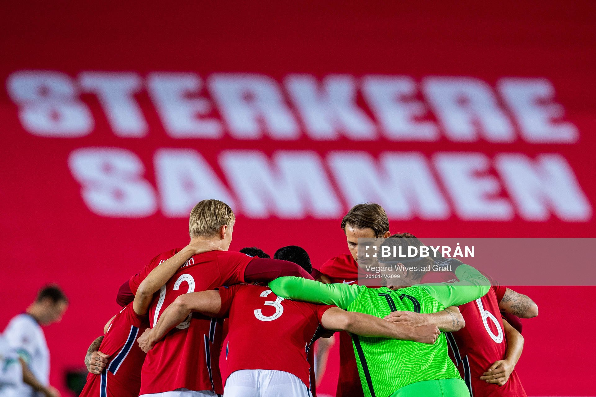 Sander Berge and the players of Norway