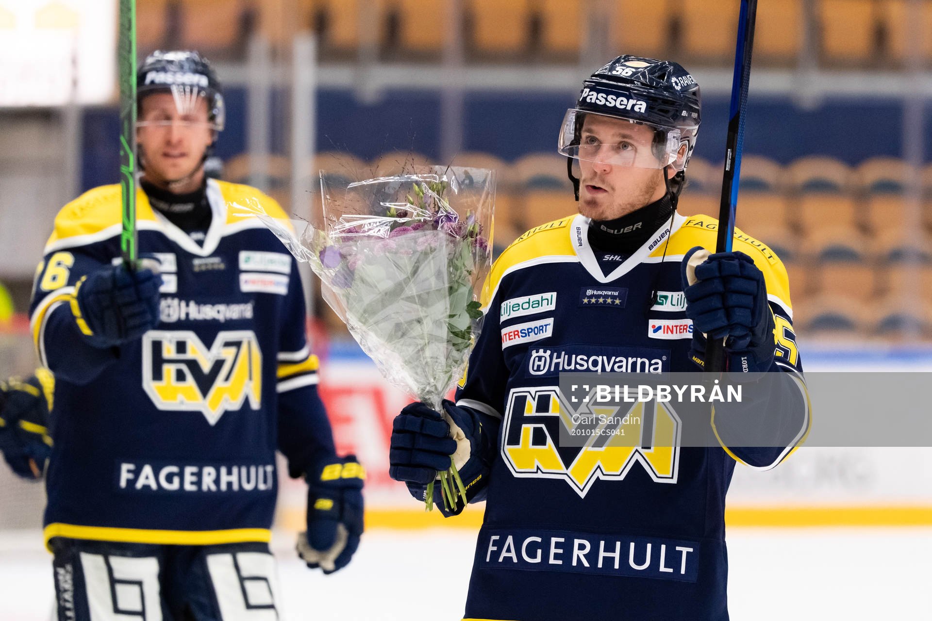s Fredrik Forsberg tackar publiken