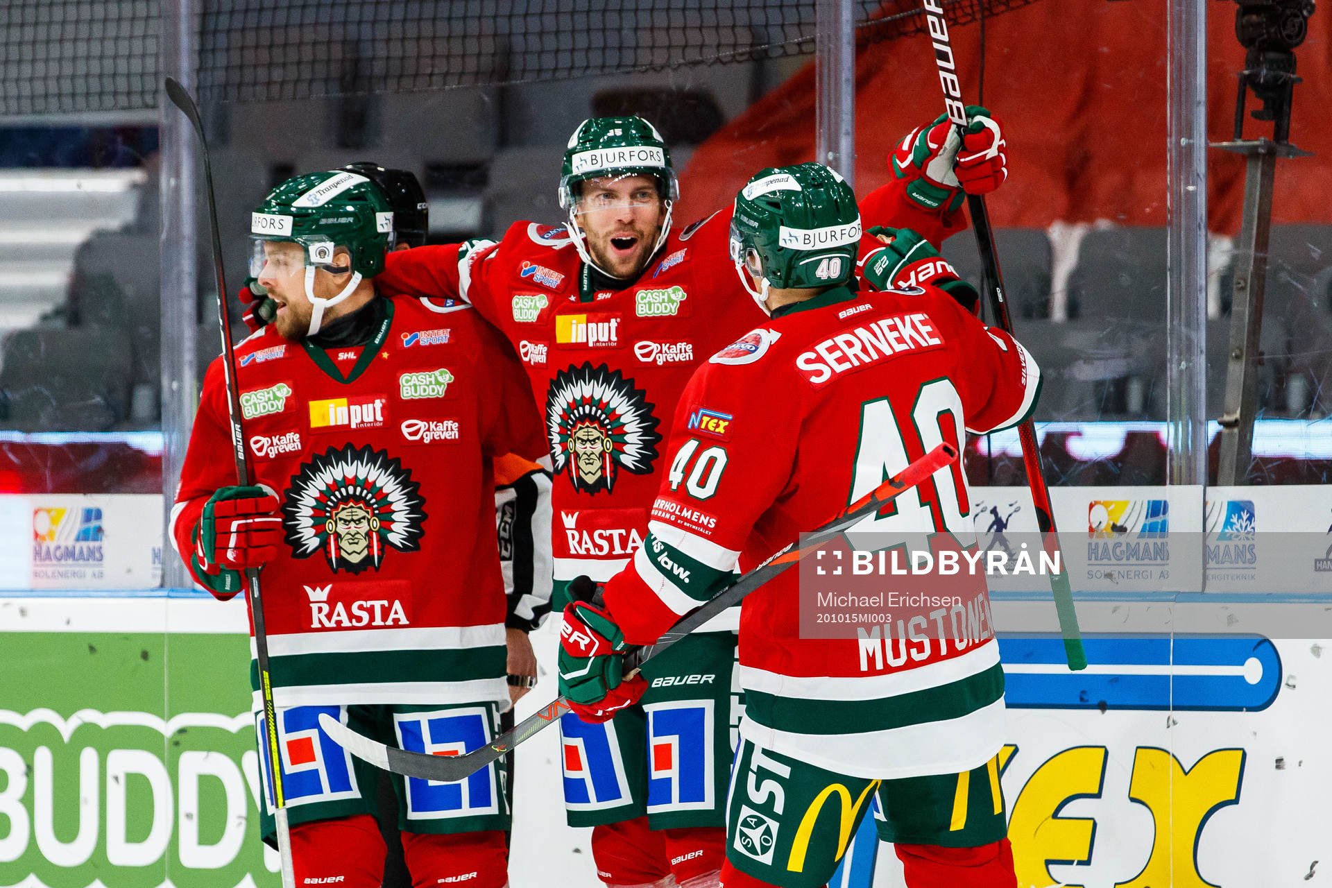 Frölundas Anders Grönlund jublar med Joel Mustonen och