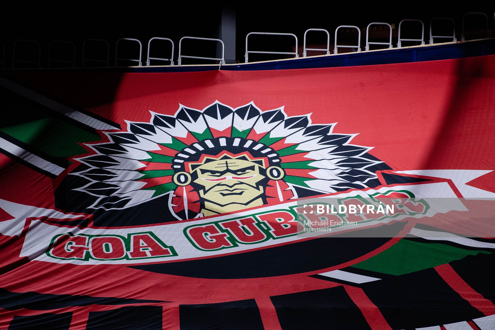 En Frölunda flagga på läktarna