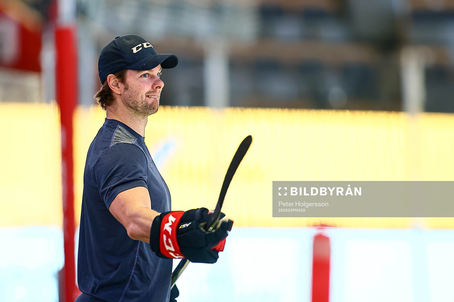 Linköpings Andrew Gordon före ishockeymatchen i SHL