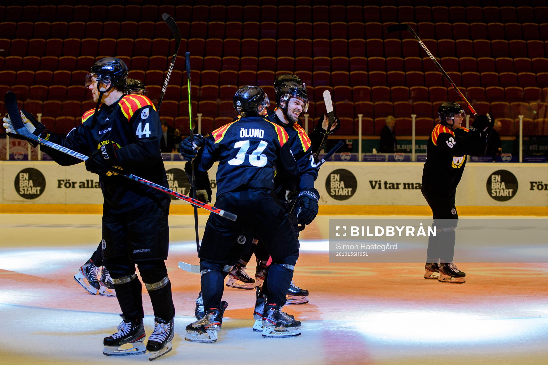 Brynäs Linus Ölund och Emil Molin jublar