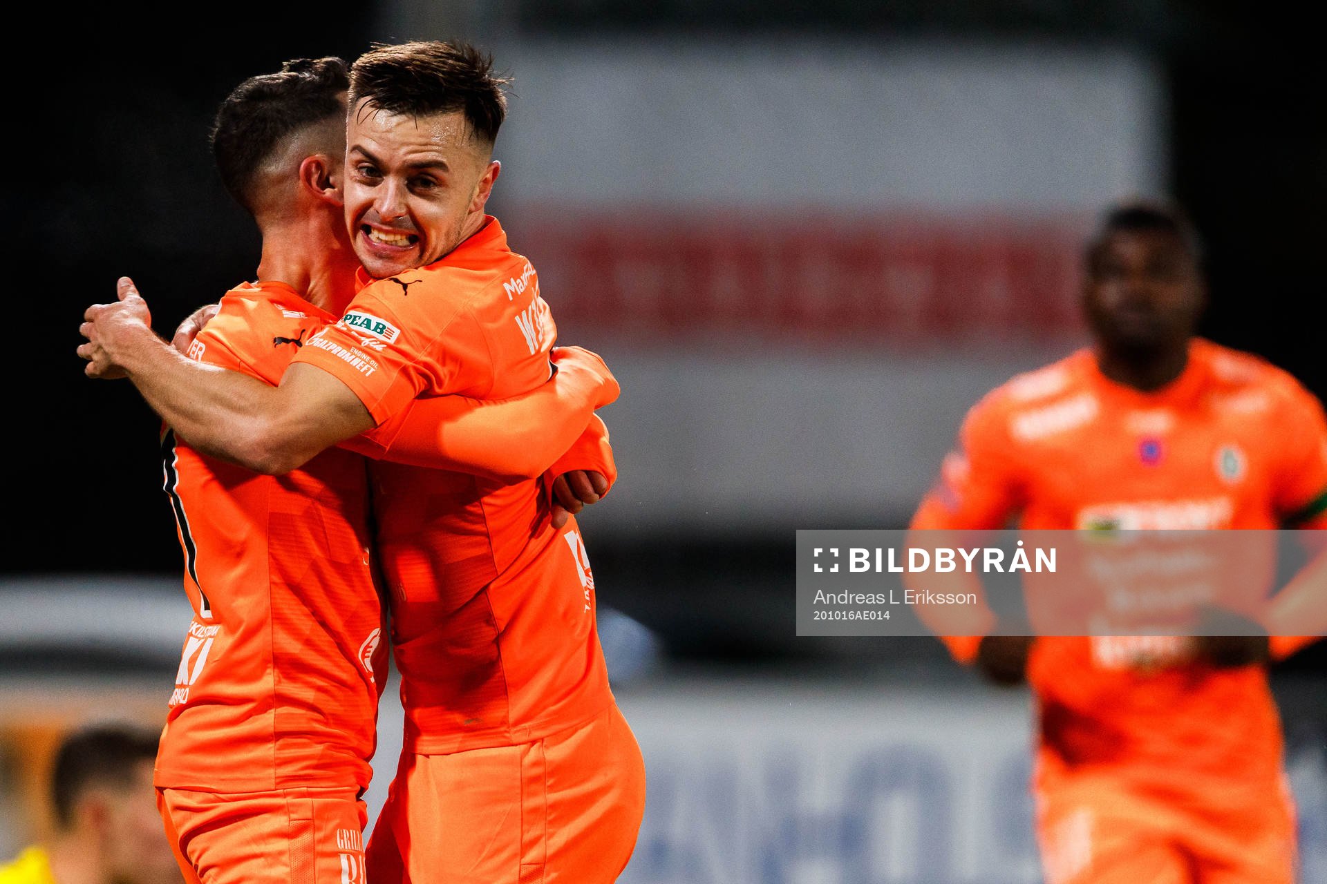 AFC Eskilstunas Gabriel Somi jublar med Ryabn Williams