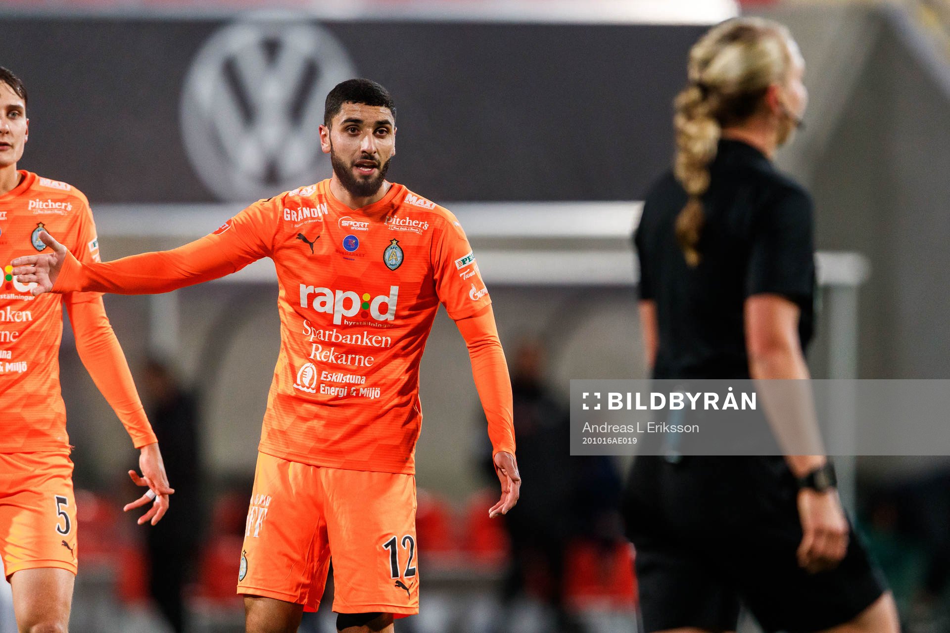 AFC Eskilstunas Pontus Rödin reagerar på domare Tess