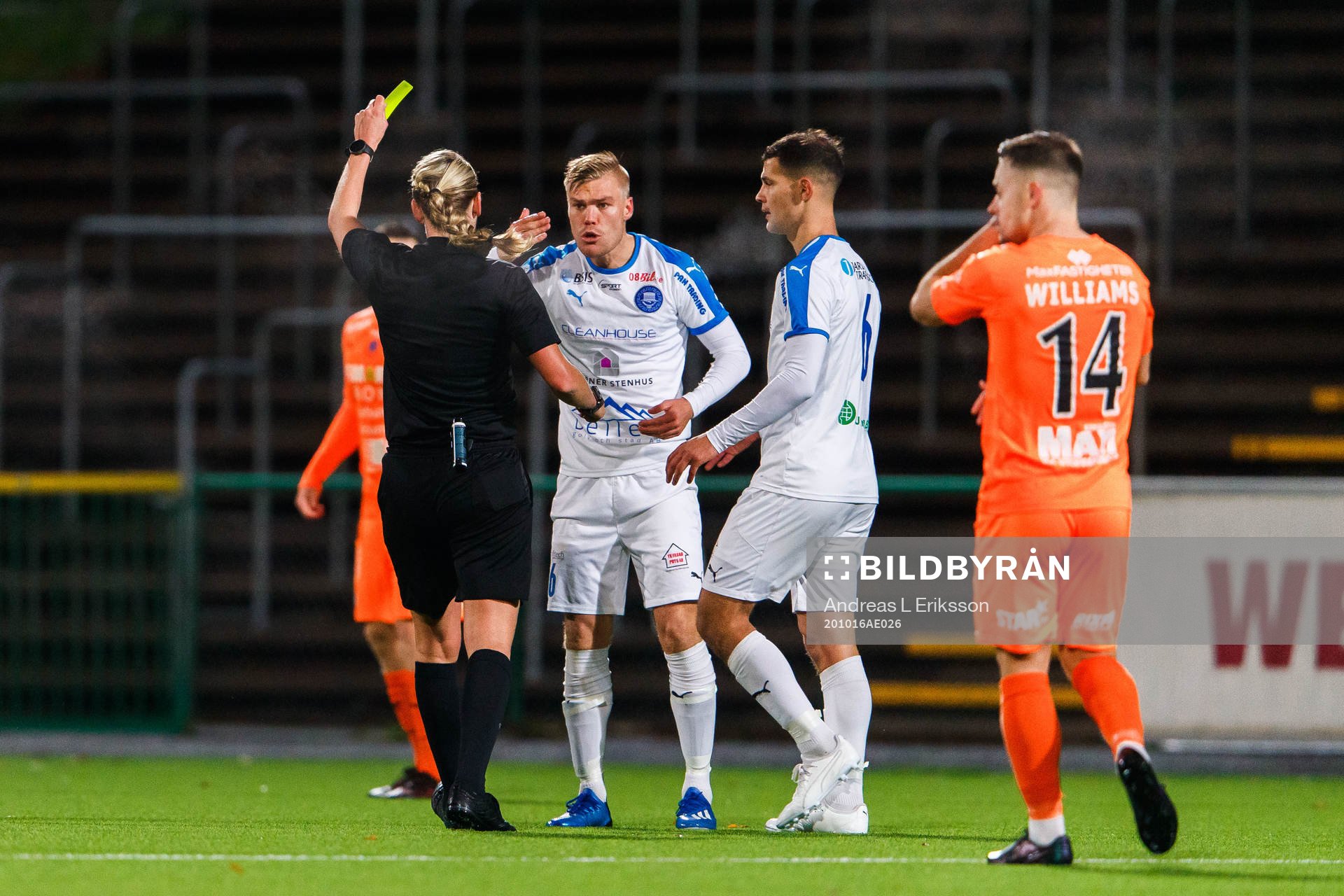 Akropolis Martin Falkeborn tilldelas en varning av domare