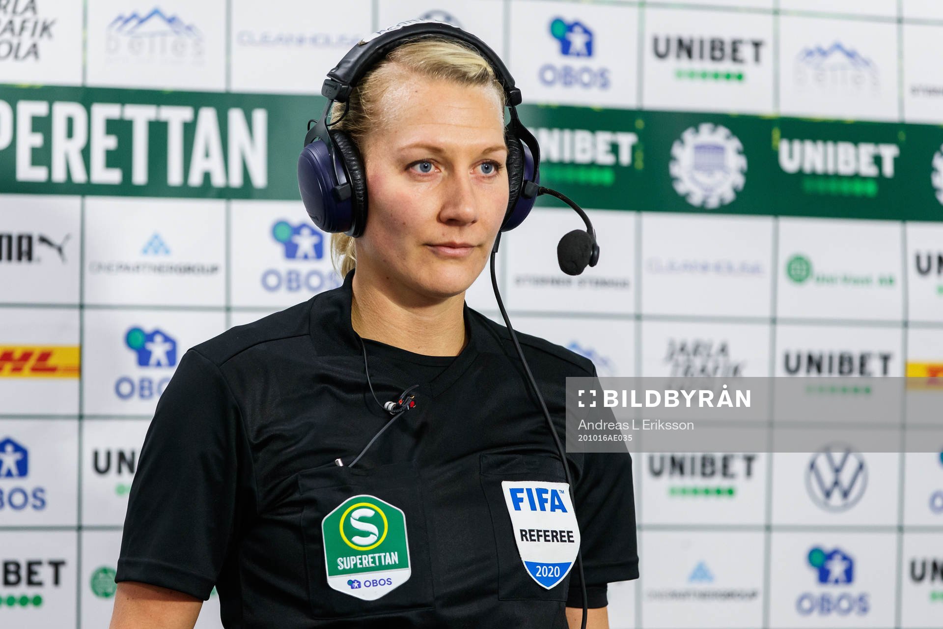 Domare Tess Olofsson blir intervjuad efter fotbollsmatchen i Superettan mellan Akropolis och AFC Eskilstuna den 16 oktober 2020 i Stockholm.