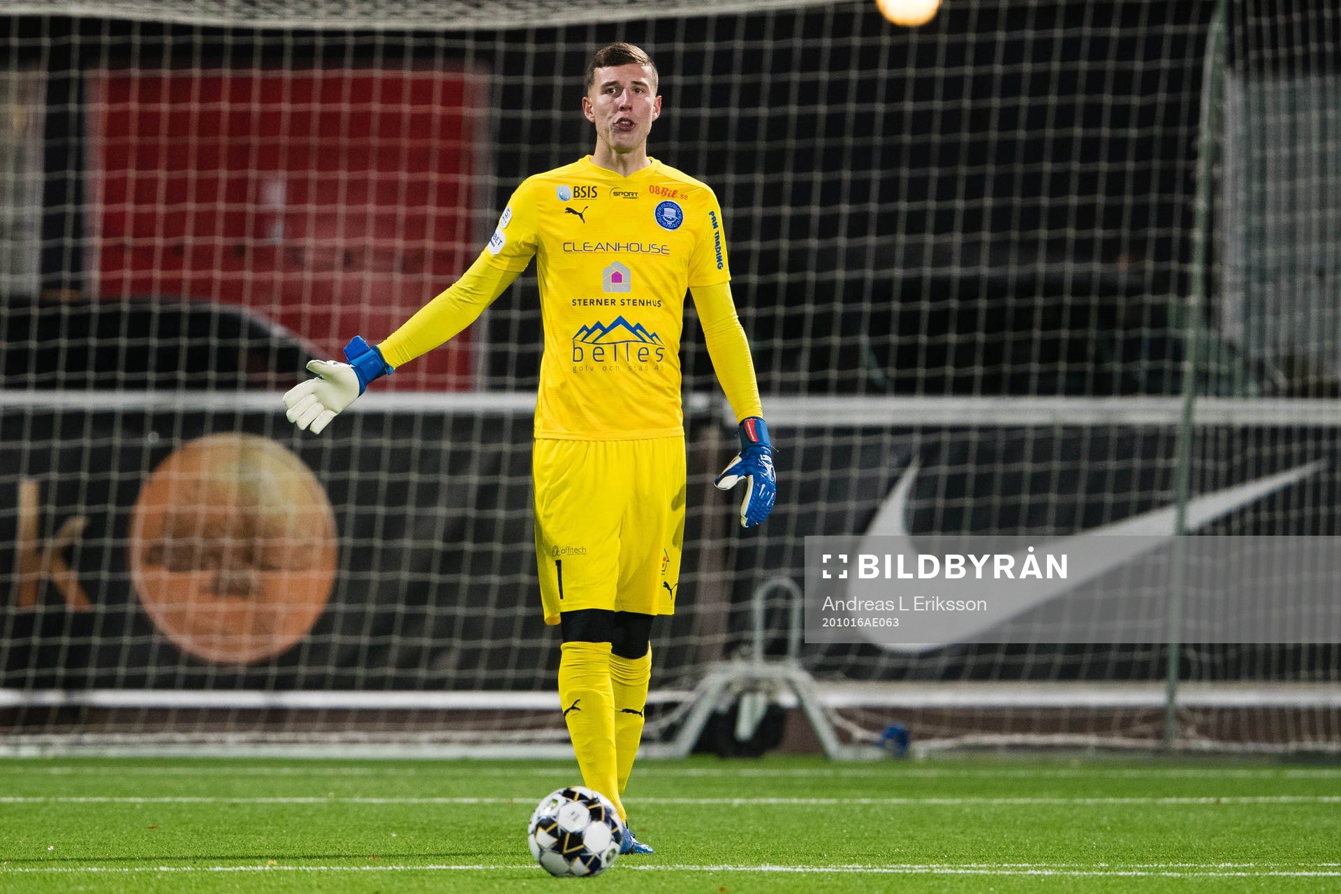 Akropolis målvakt Samuel Brolin under fotbollsmatchen i Superettan mellan Akropolis och AFC Eskilstuna den 16 oktober 2020 i Stockholm.