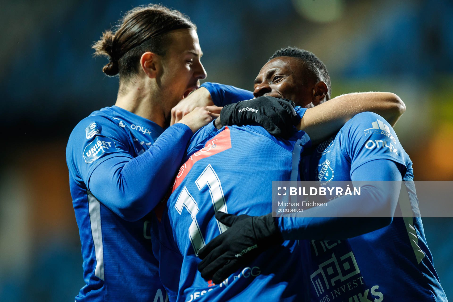 Norrbys Alen Krasnici jublar med lagkamrater efter 0-1 under fotbollsmatchen i Superettan mellan GAIS och Norrby den 16 oktober 2020 i Göteborg.
