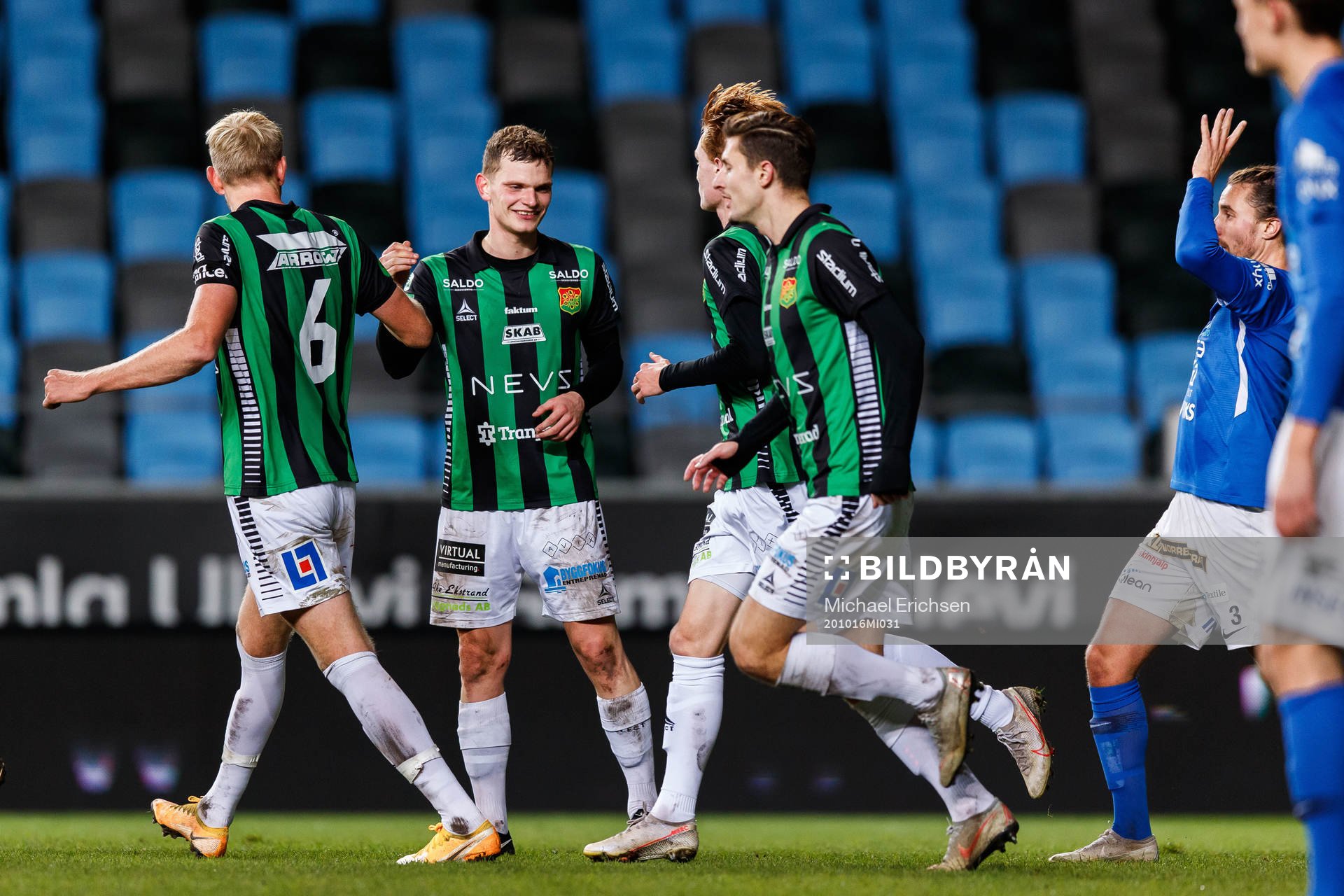 GAIS Meinhard Egilsson Olsen jublar med lagkamrater