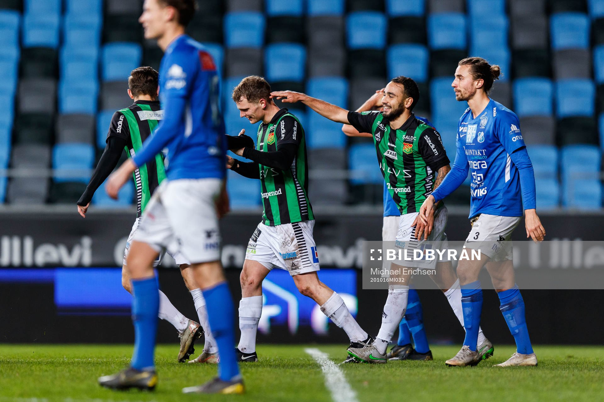 GAIS Meinhard Egilsson Olsen jublar med lagkamrater